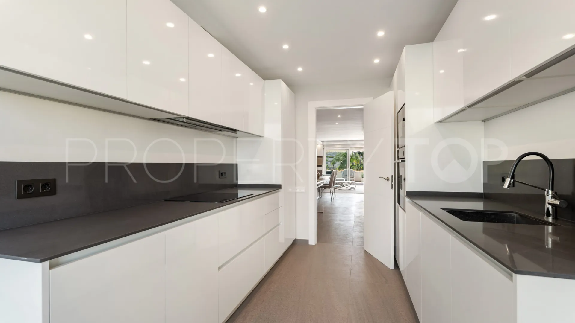 Apartamento en venta en Nueva Andalucia