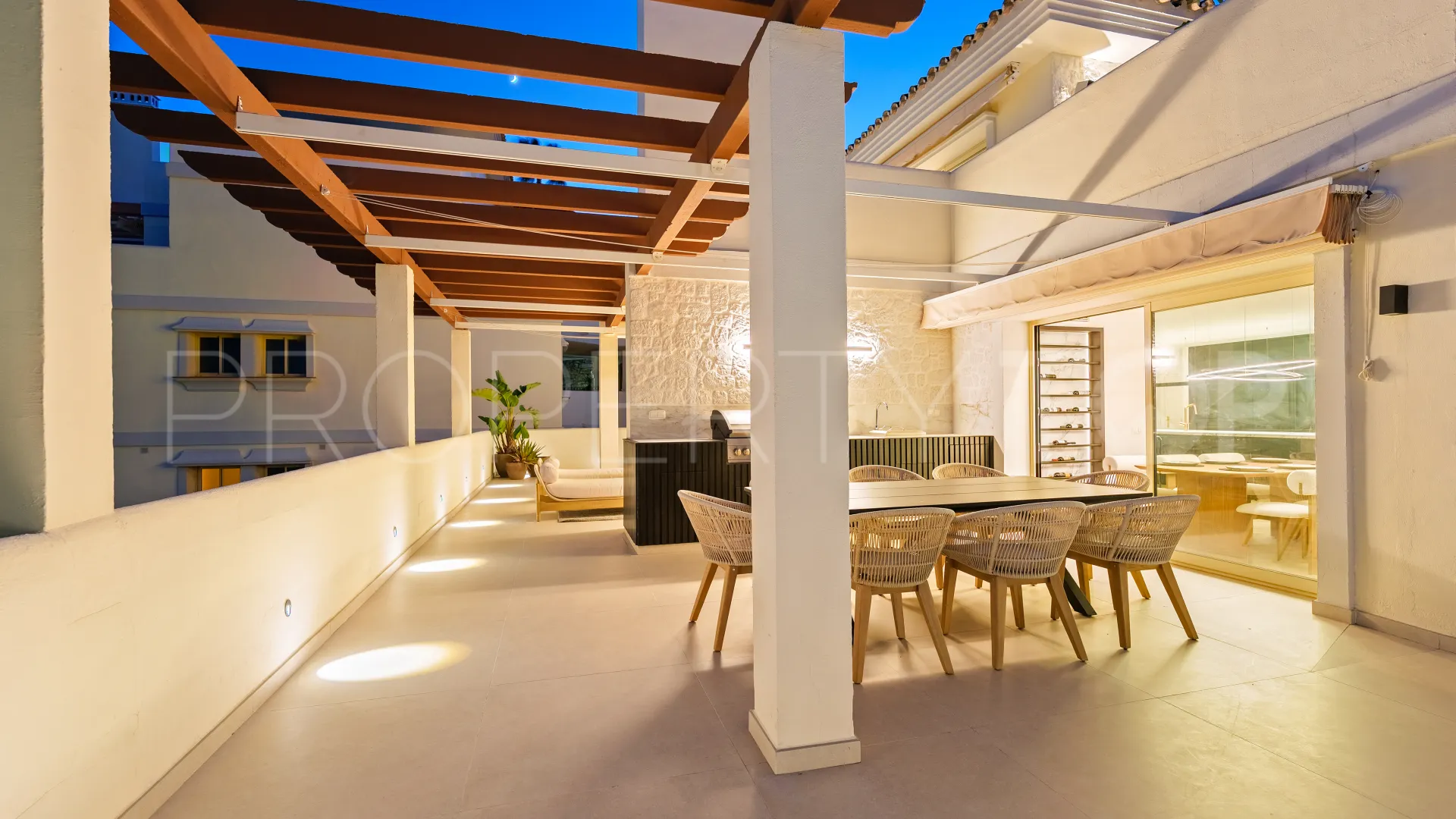 Se vende atico duplex de 3 dormitorios en Nueva Andalucia
