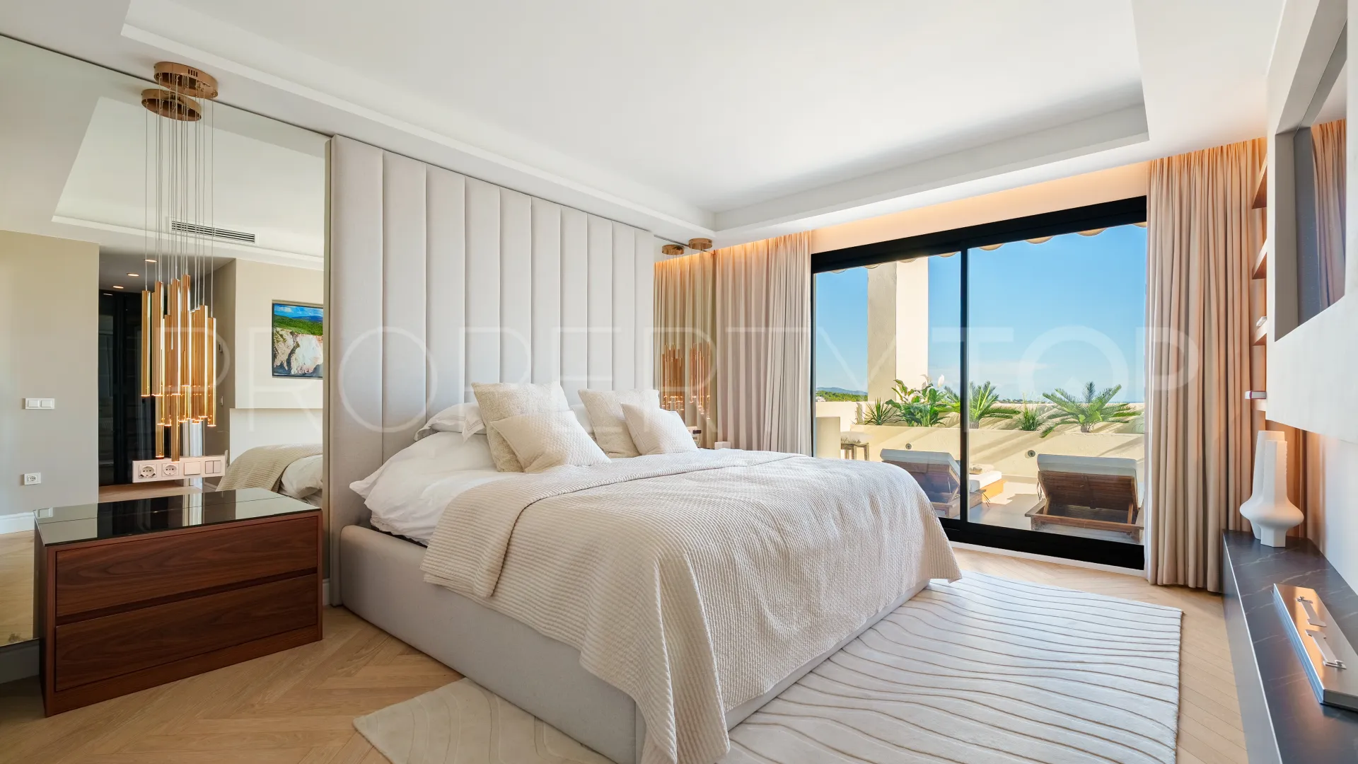 Se vende atico duplex de 3 dormitorios en Nueva Andalucia