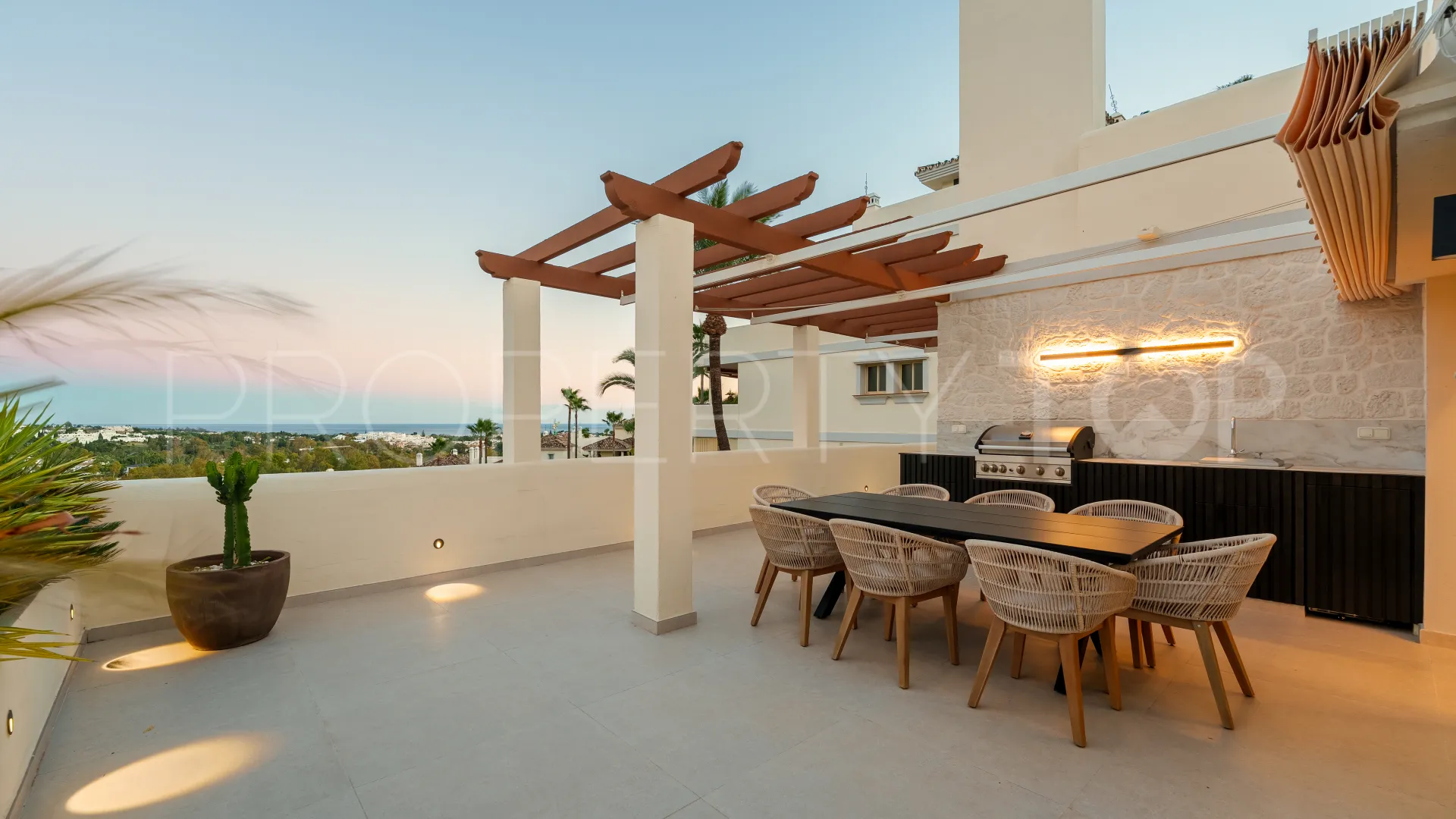 Se vende atico duplex de 3 dormitorios en Nueva Andalucia