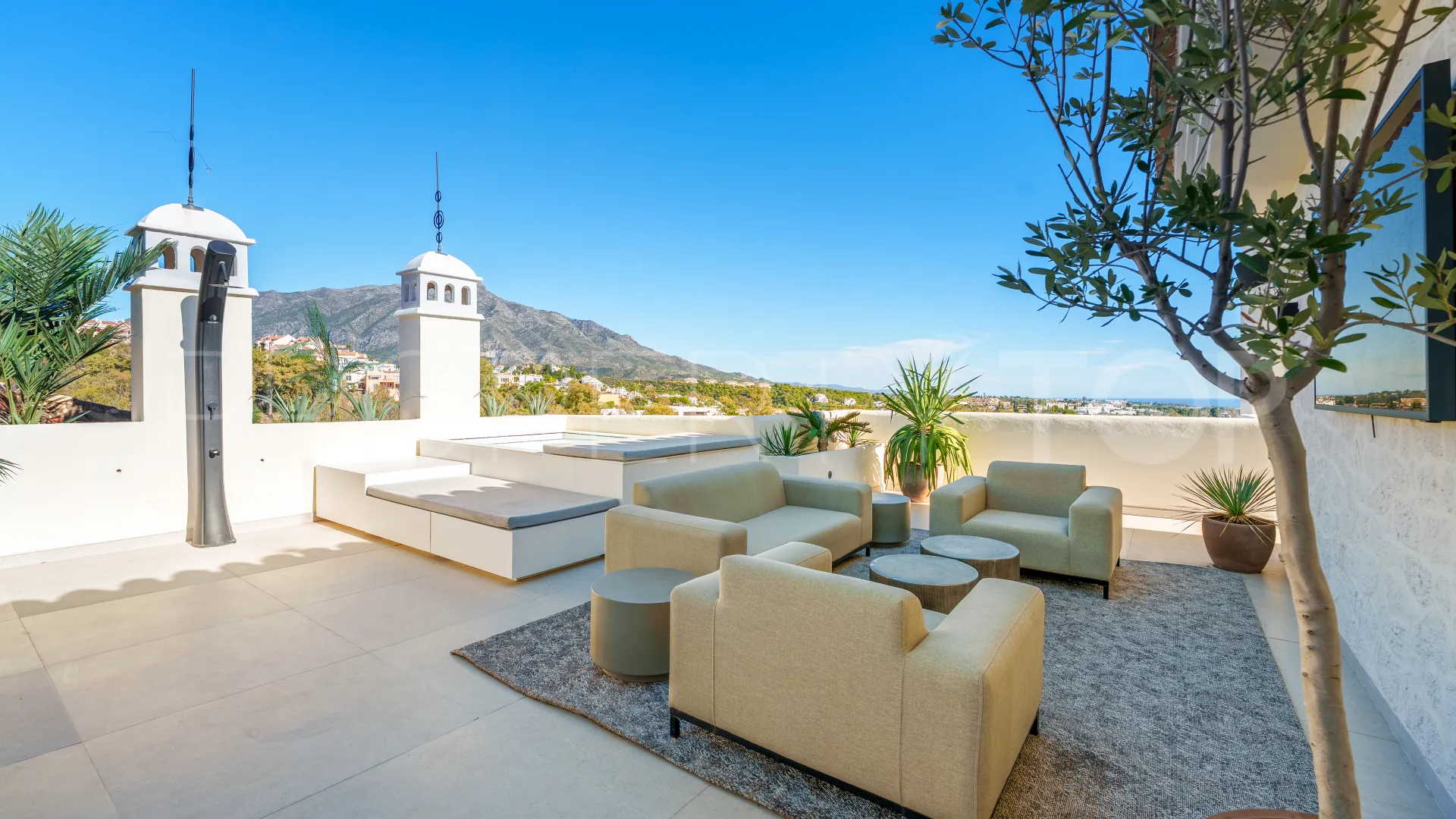 Se vende atico duplex de 3 dormitorios en Nueva Andalucia