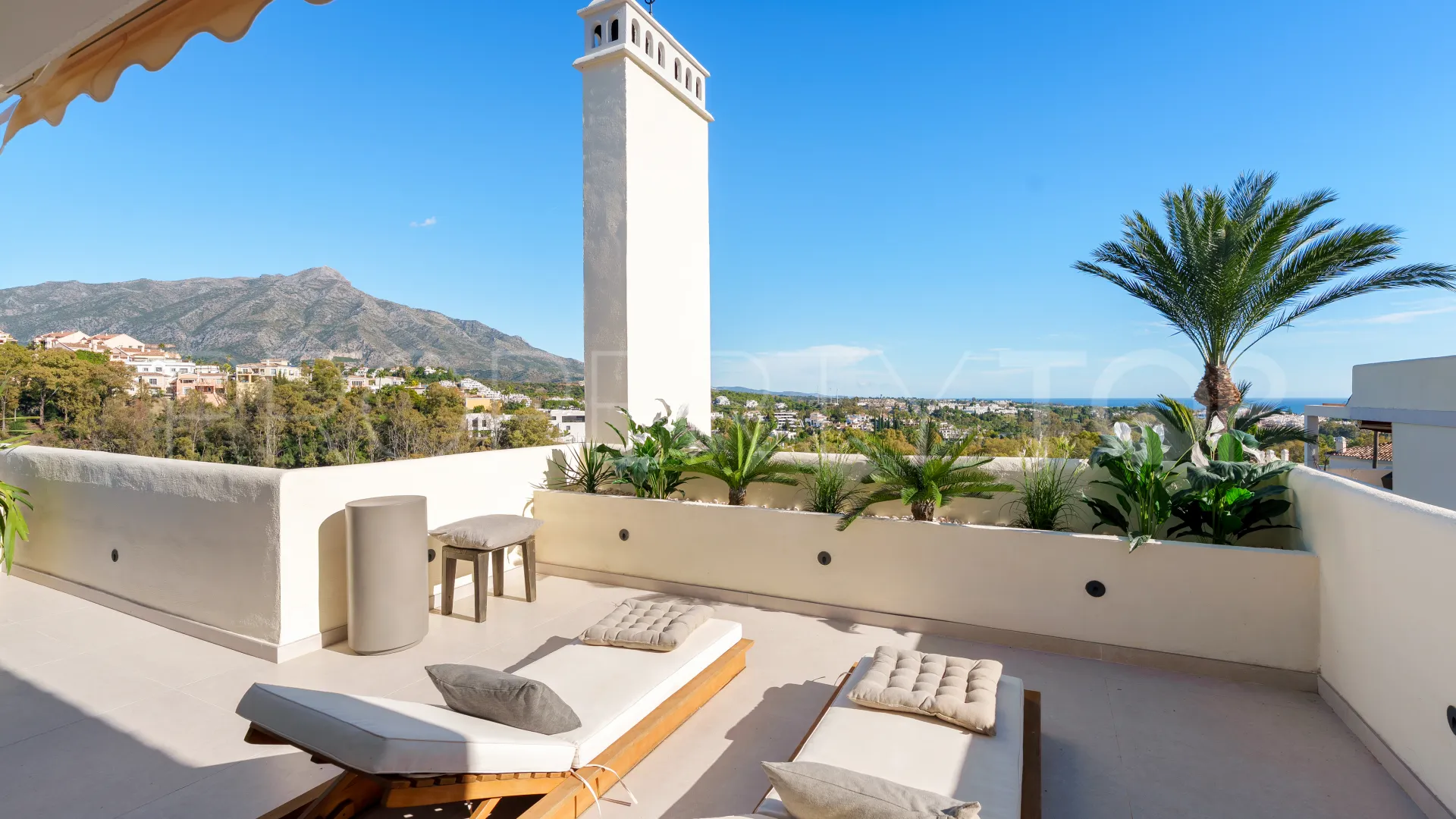 Se vende atico duplex de 3 dormitorios en Nueva Andalucia