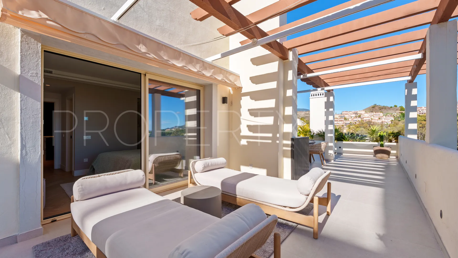 Se vende atico duplex de 3 dormitorios en Nueva Andalucia