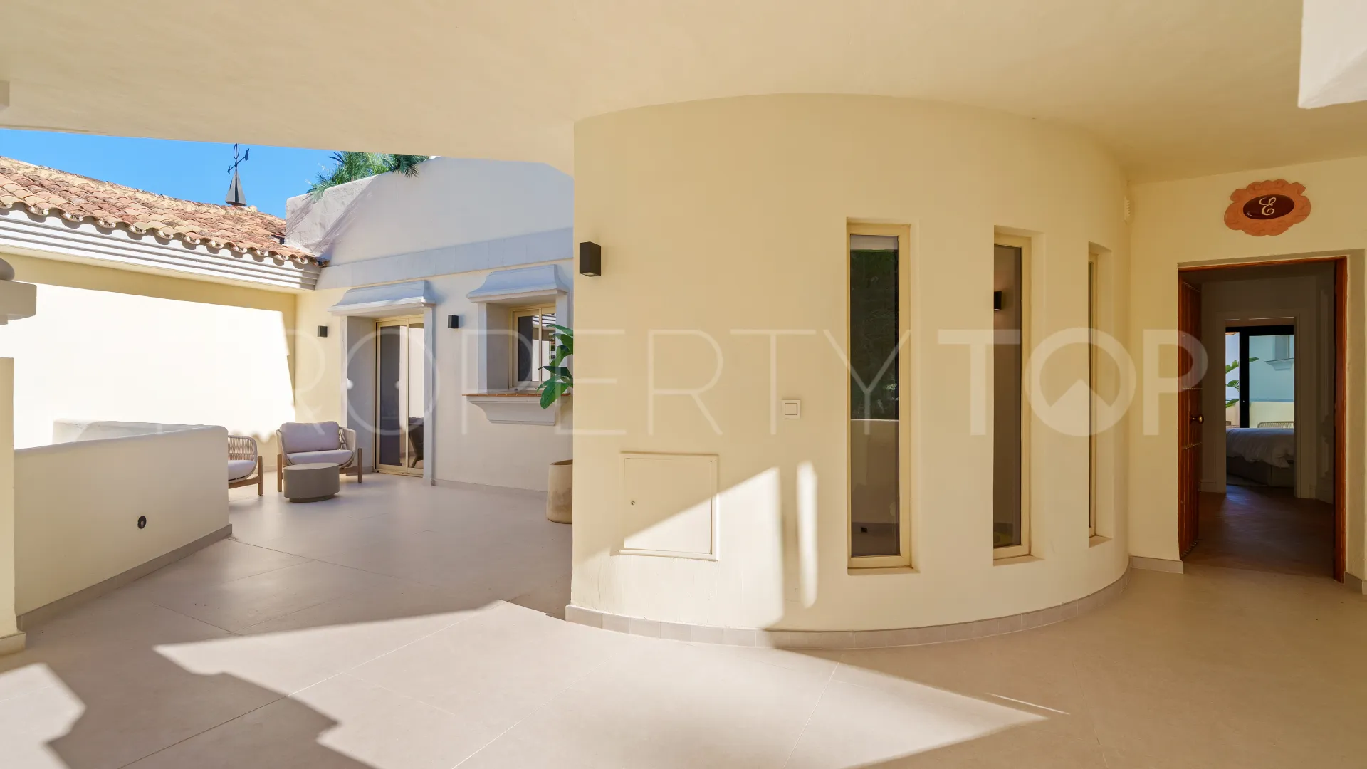 Se vende atico duplex de 3 dormitorios en Nueva Andalucia