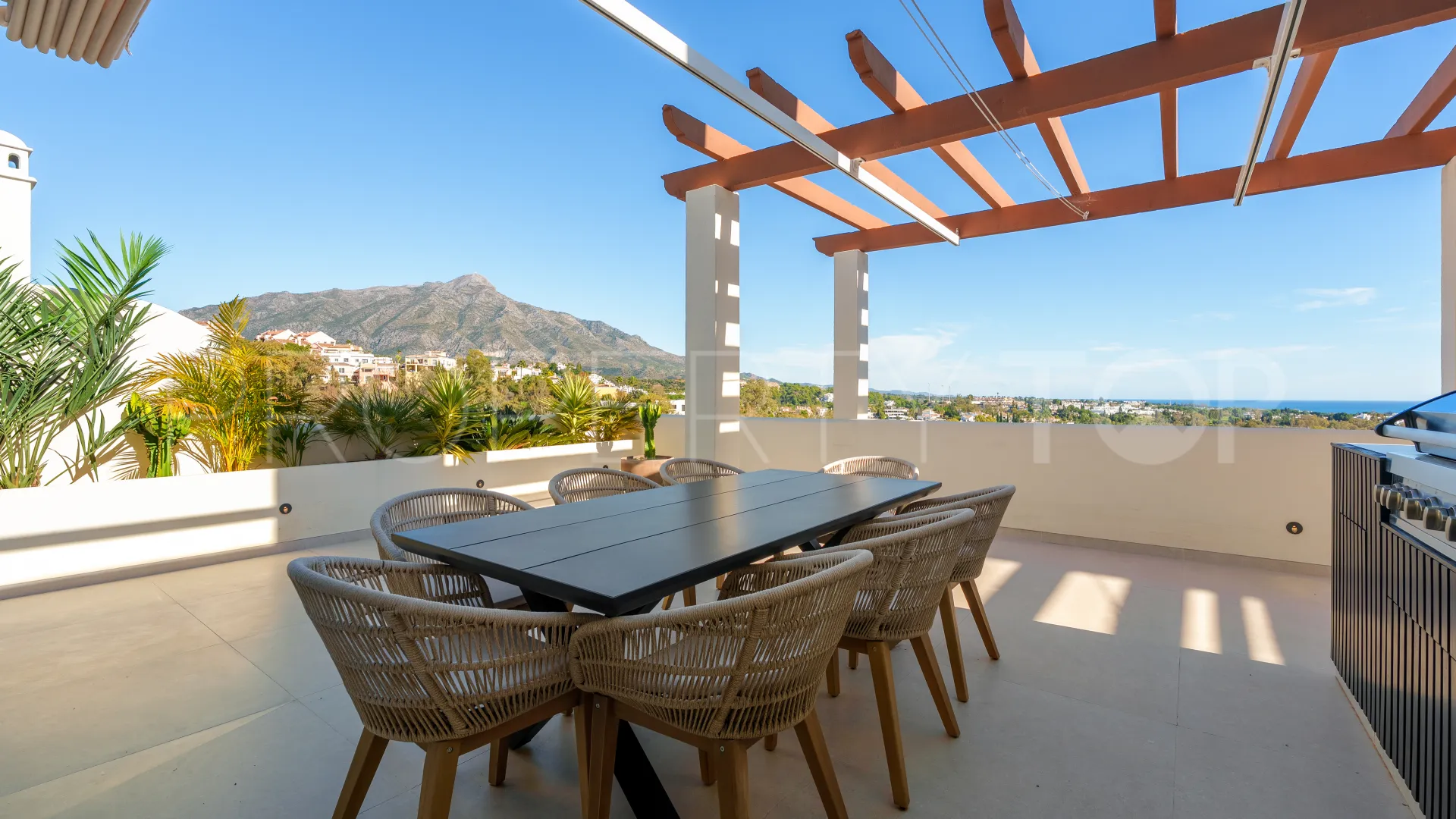 Se vende atico duplex de 3 dormitorios en Nueva Andalucia
