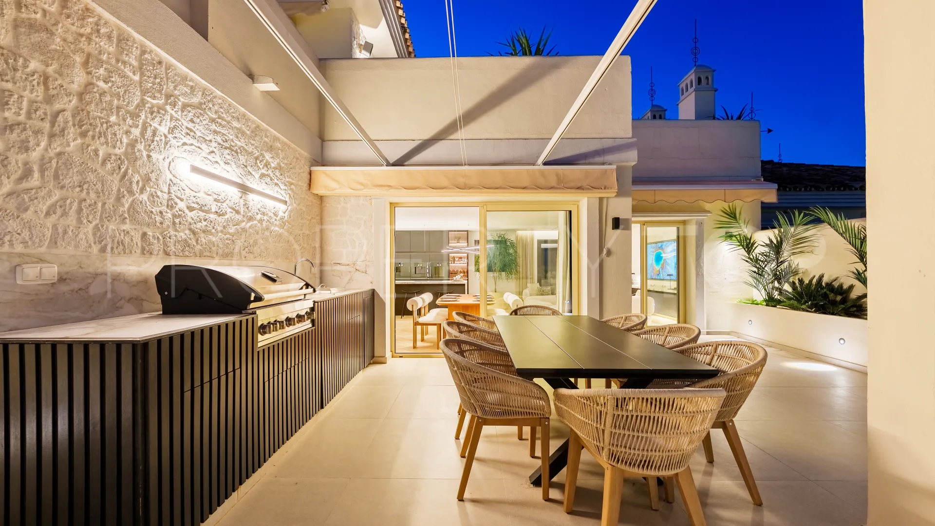 Se vende atico duplex de 3 dormitorios en Nueva Andalucia