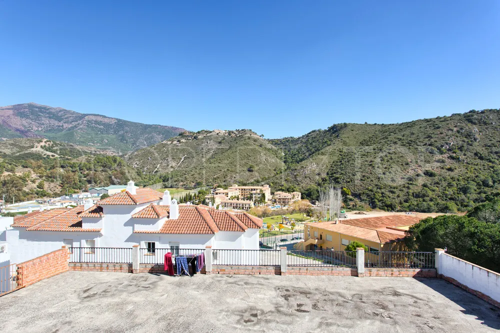 3 bedrooms Benahavis Centro town house for sale