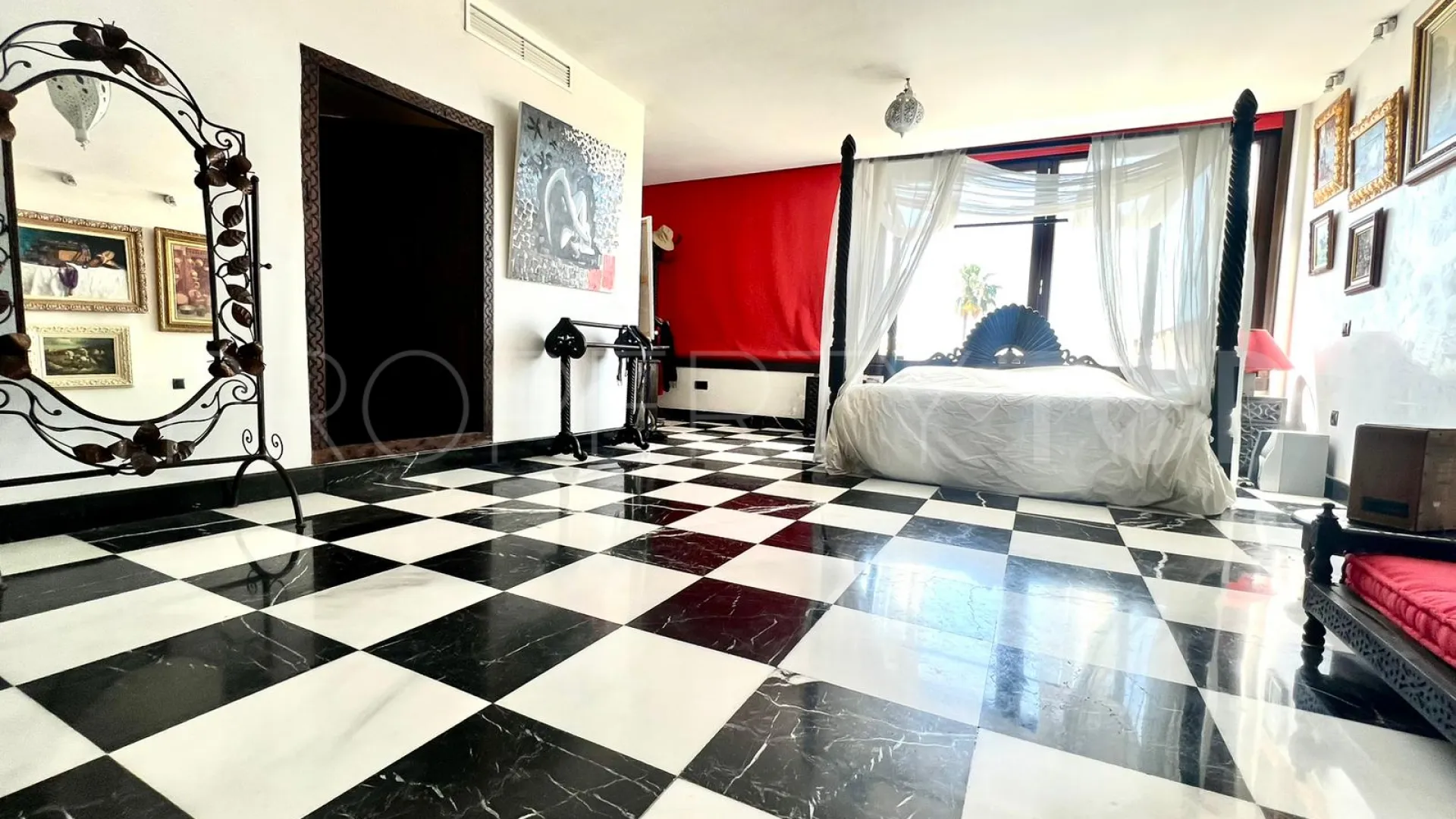 Town house for sale in Estepona East with 3 bedrooms