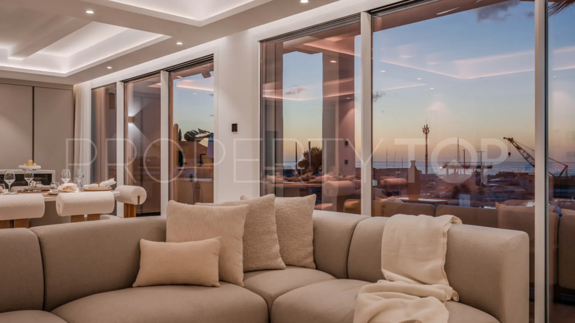 Se vende atico duplex de 4 dormitorios en Marbella - Puerto Banus