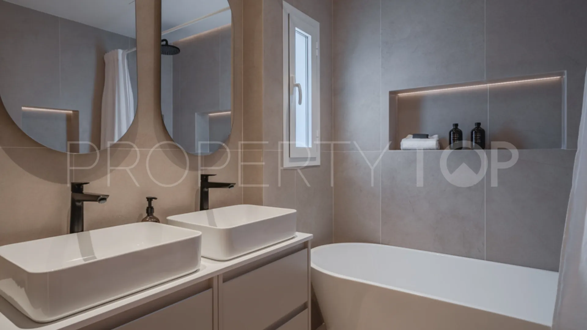 Se vende atico duplex de 4 dormitorios en Marbella - Puerto Banus