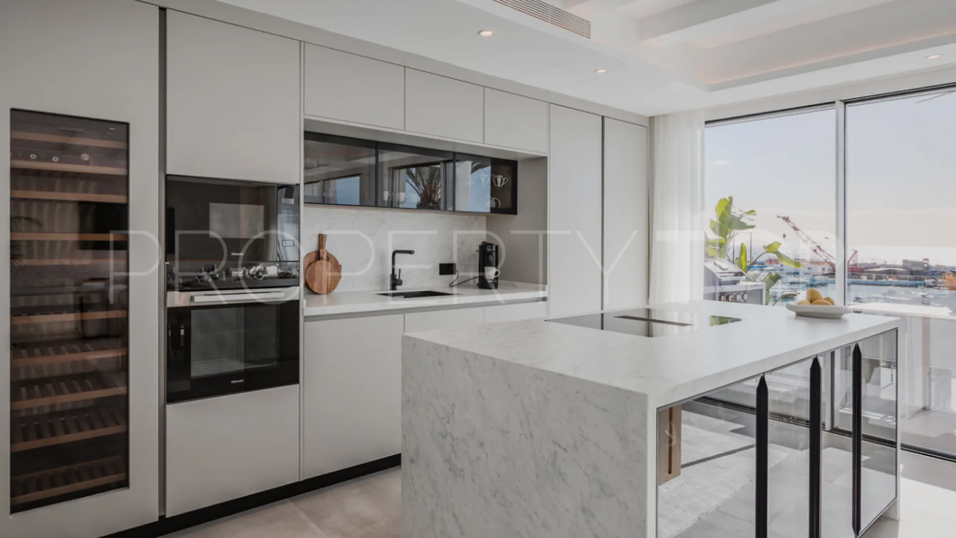 Se vende atico duplex de 4 dormitorios en Marbella - Puerto Banus