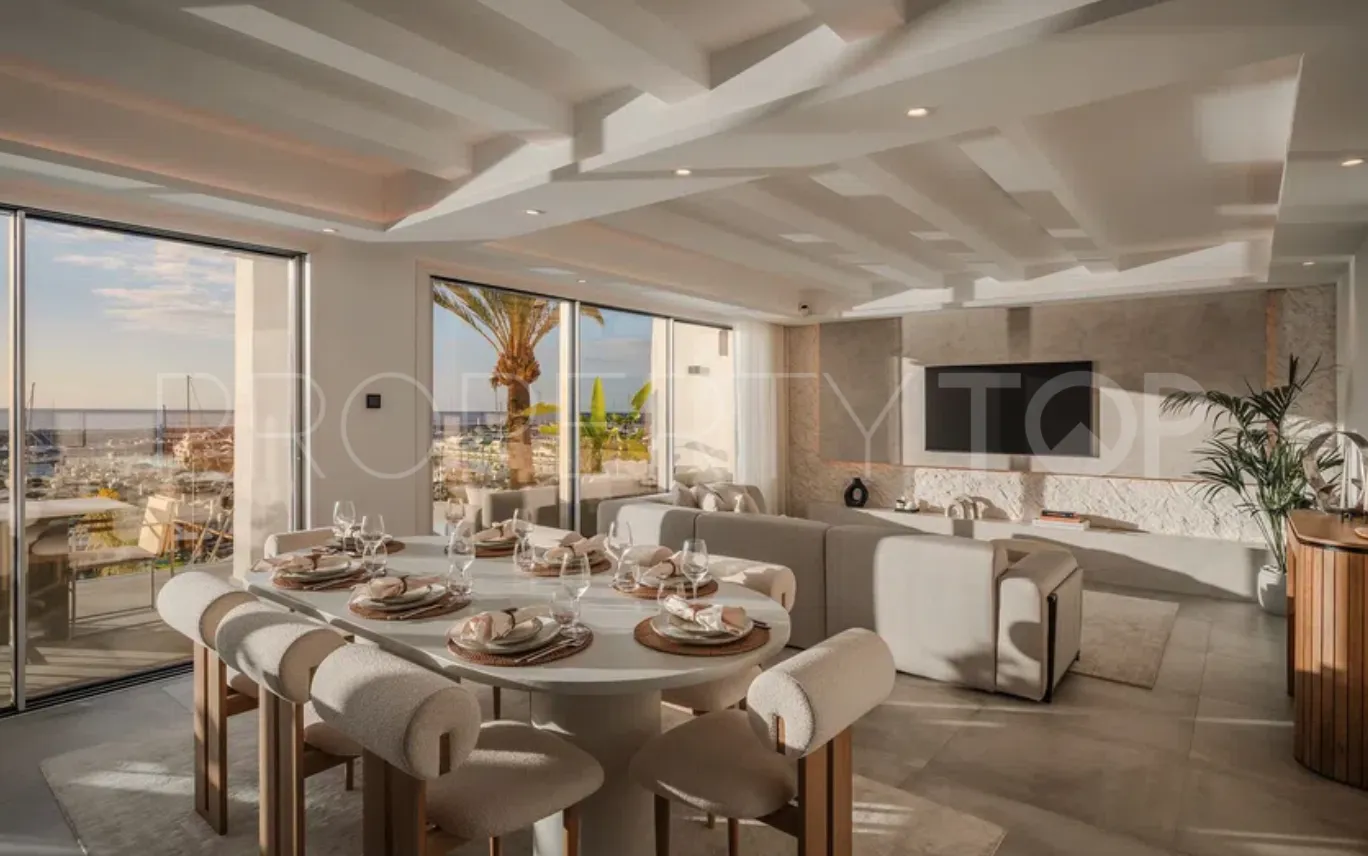 Se vende atico duplex de 4 dormitorios en Marbella - Puerto Banus
