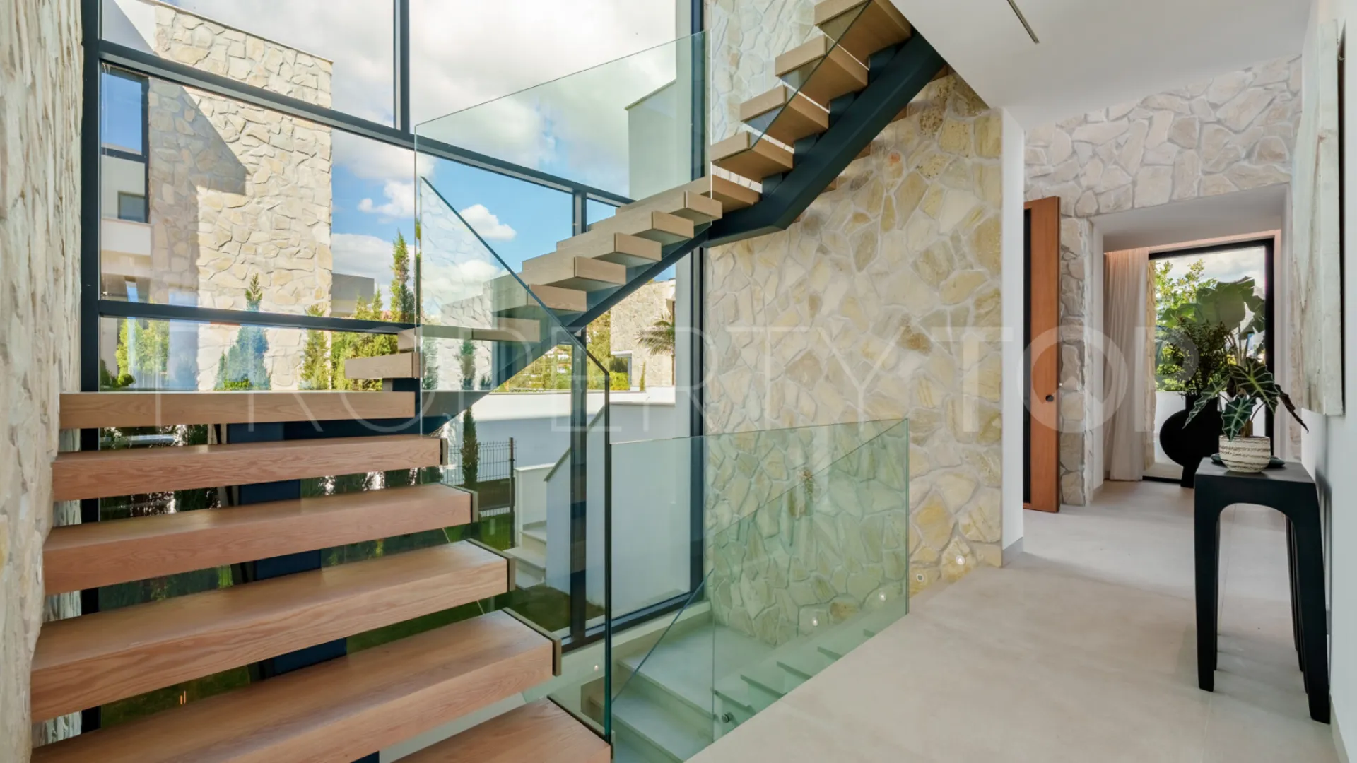 Se vende villa con 5 dormitorios en La Quinta