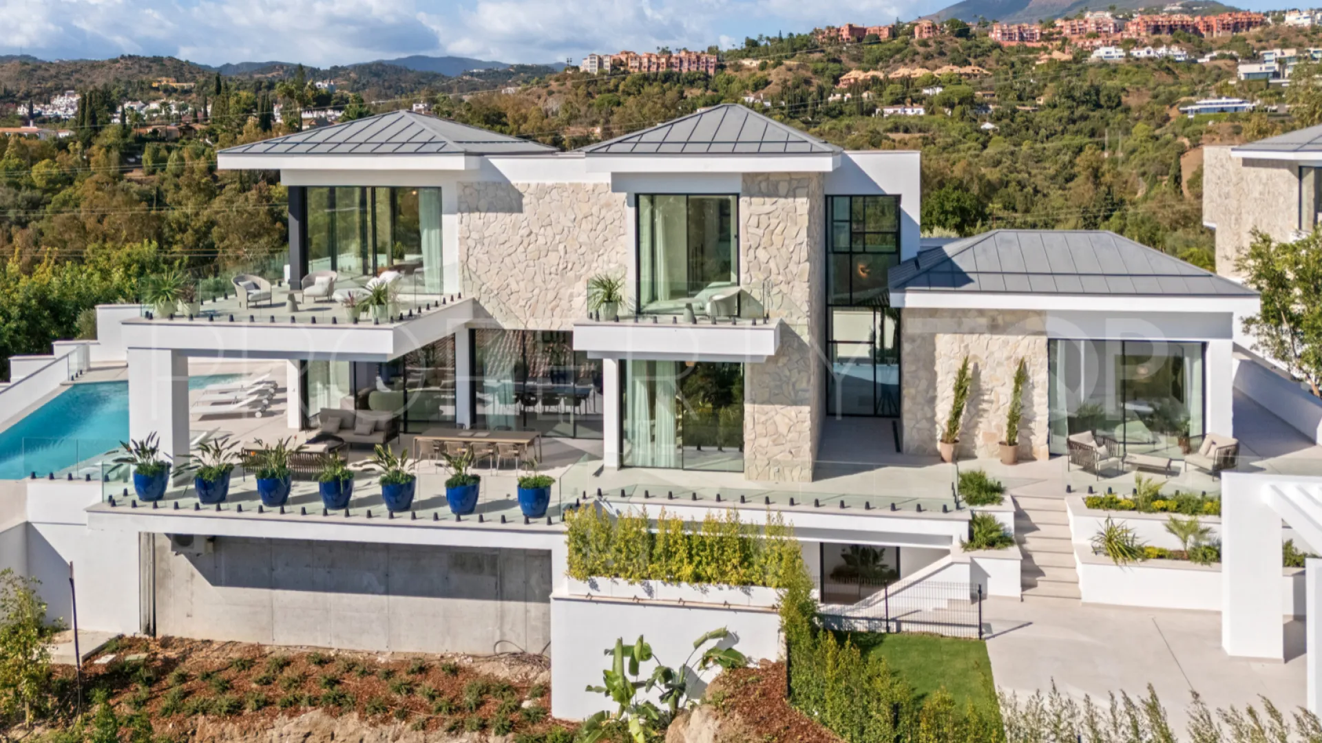 Se vende villa con 5 dormitorios en La Quinta