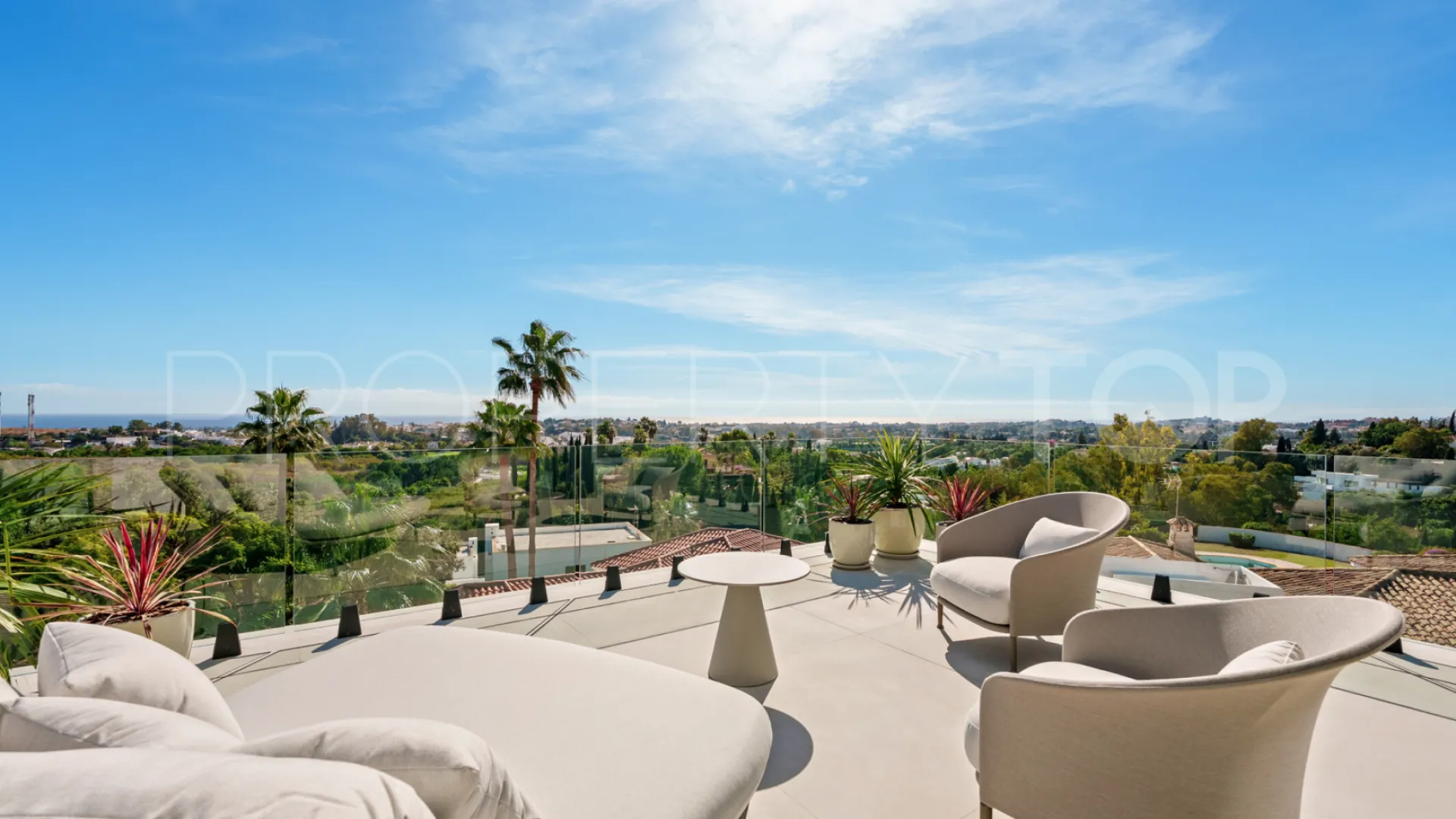 Se vende villa con 5 dormitorios en La Quinta