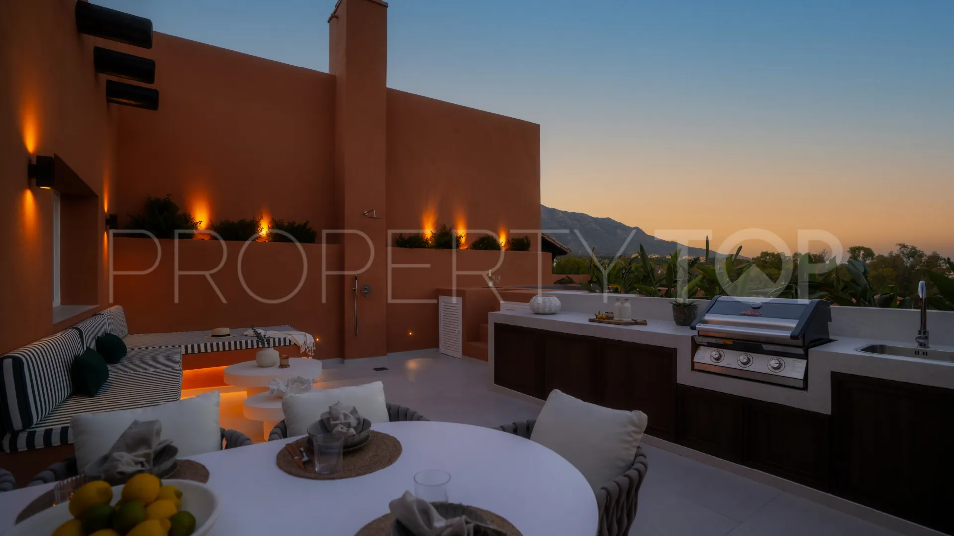 Atico duplex en venta en Nueva Andalucia con 4 dormitorios