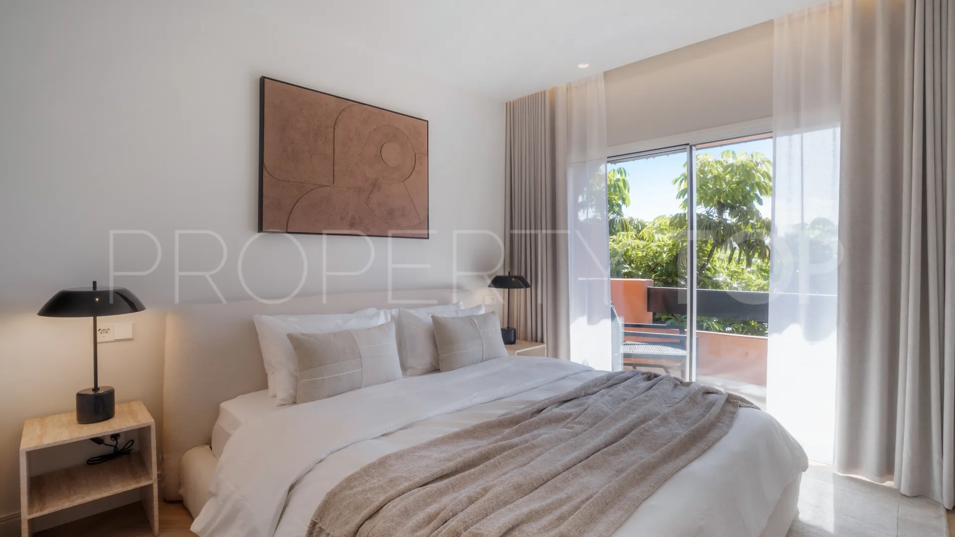 Atico duplex en venta en Nueva Andalucia con 4 dormitorios