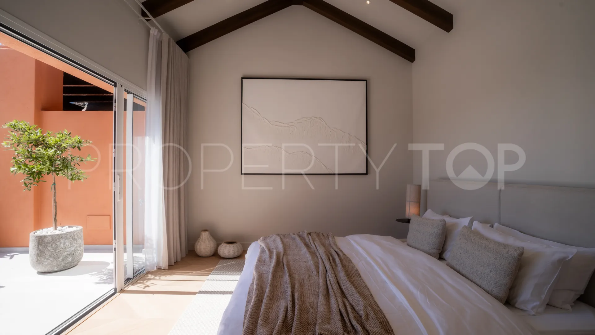 Atico duplex en venta en Nueva Andalucia con 4 dormitorios