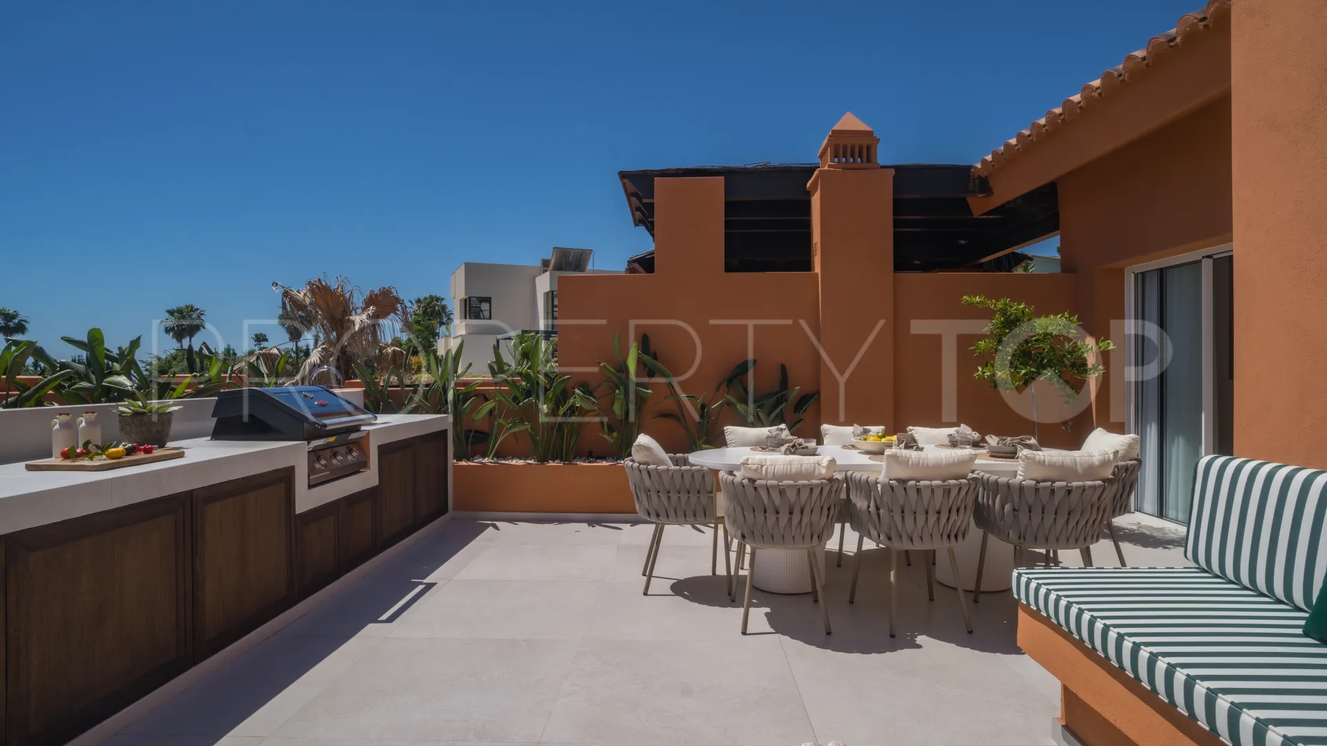 Atico duplex en venta en Nueva Andalucia con 4 dormitorios