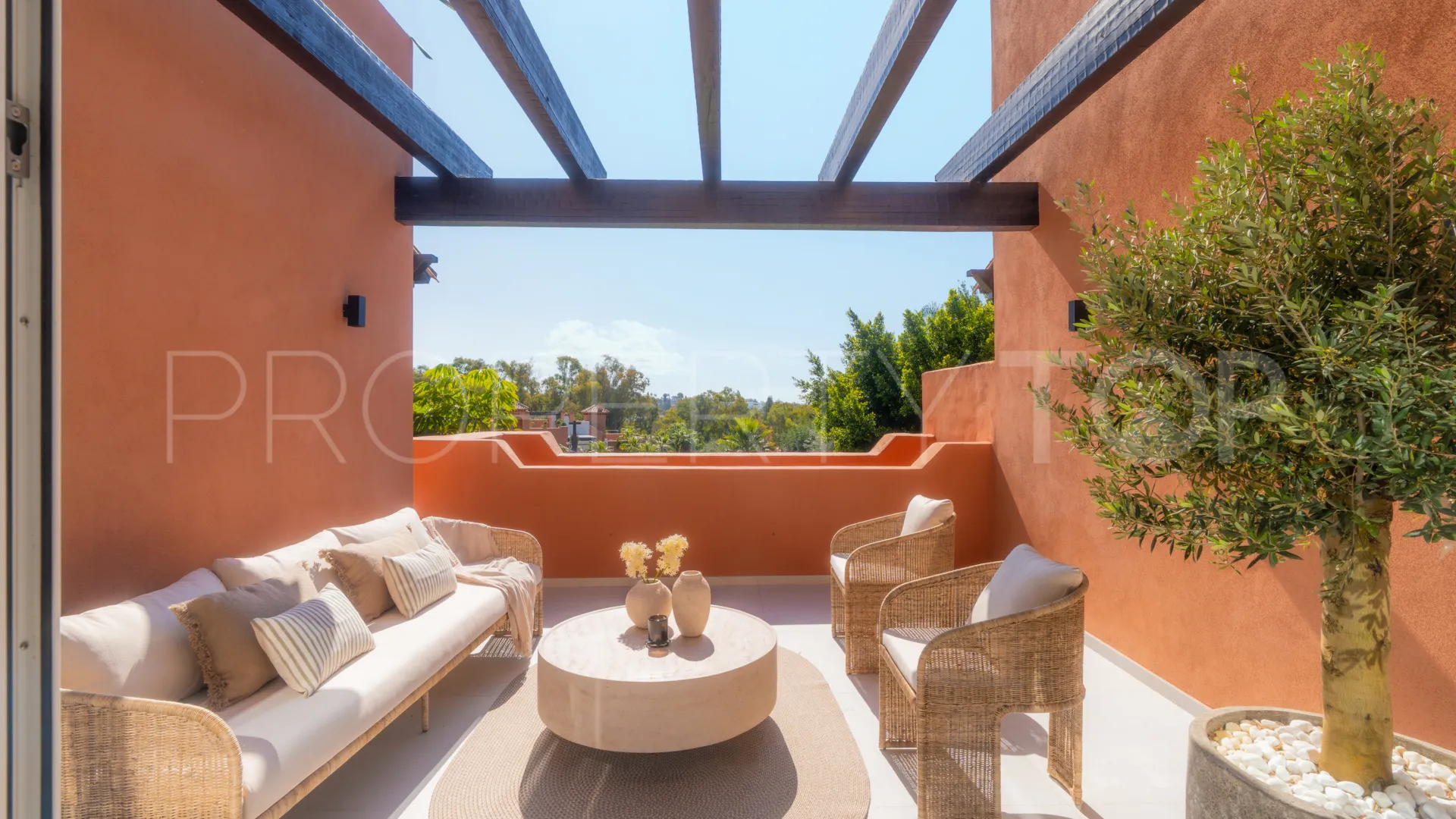 Atico duplex en venta en Nueva Andalucia con 4 dormitorios