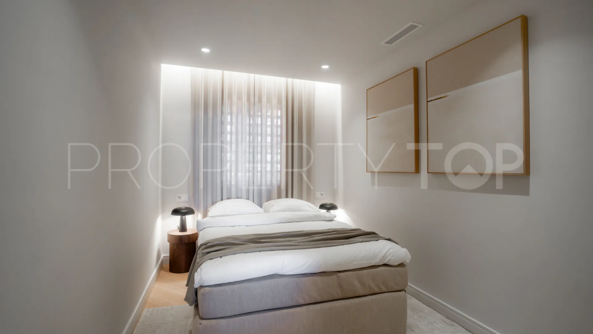 Atico duplex en venta en Nueva Andalucia con 4 dormitorios