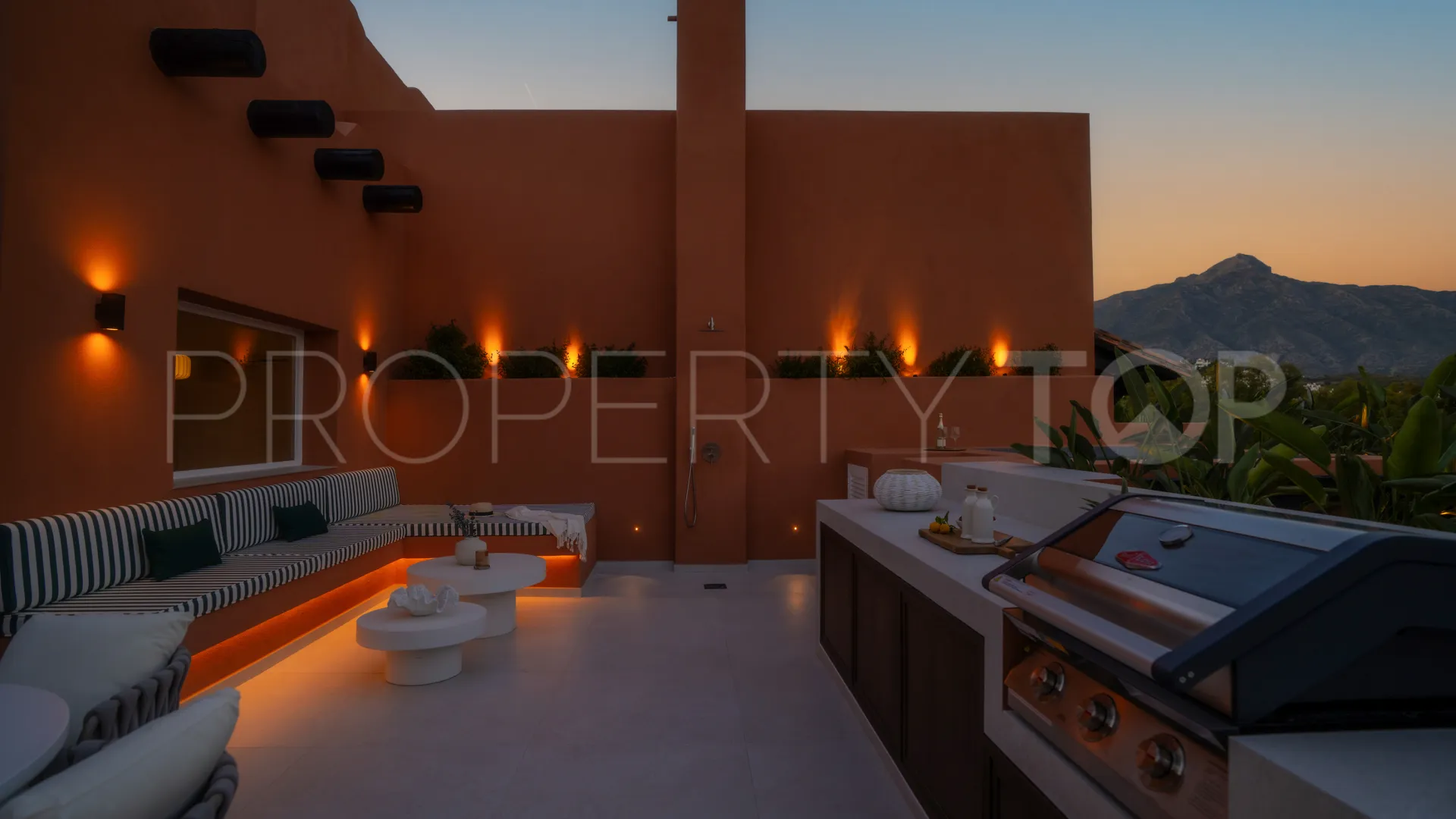 Atico duplex en venta en Nueva Andalucia con 4 dormitorios
