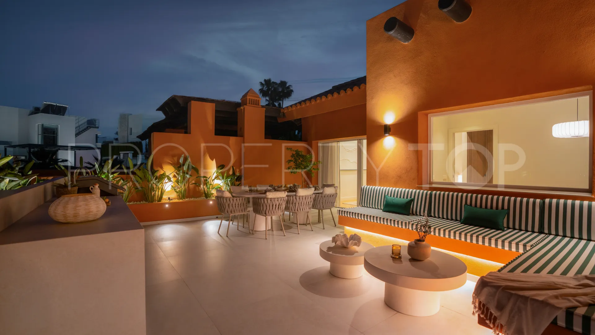Atico duplex en venta en Nueva Andalucia con 4 dormitorios