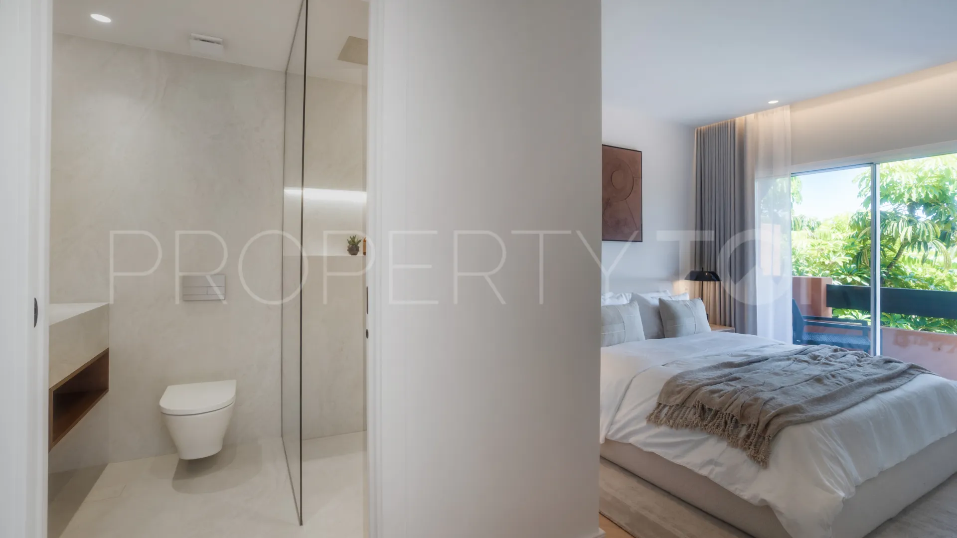 Atico duplex en venta en Nueva Andalucia con 4 dormitorios