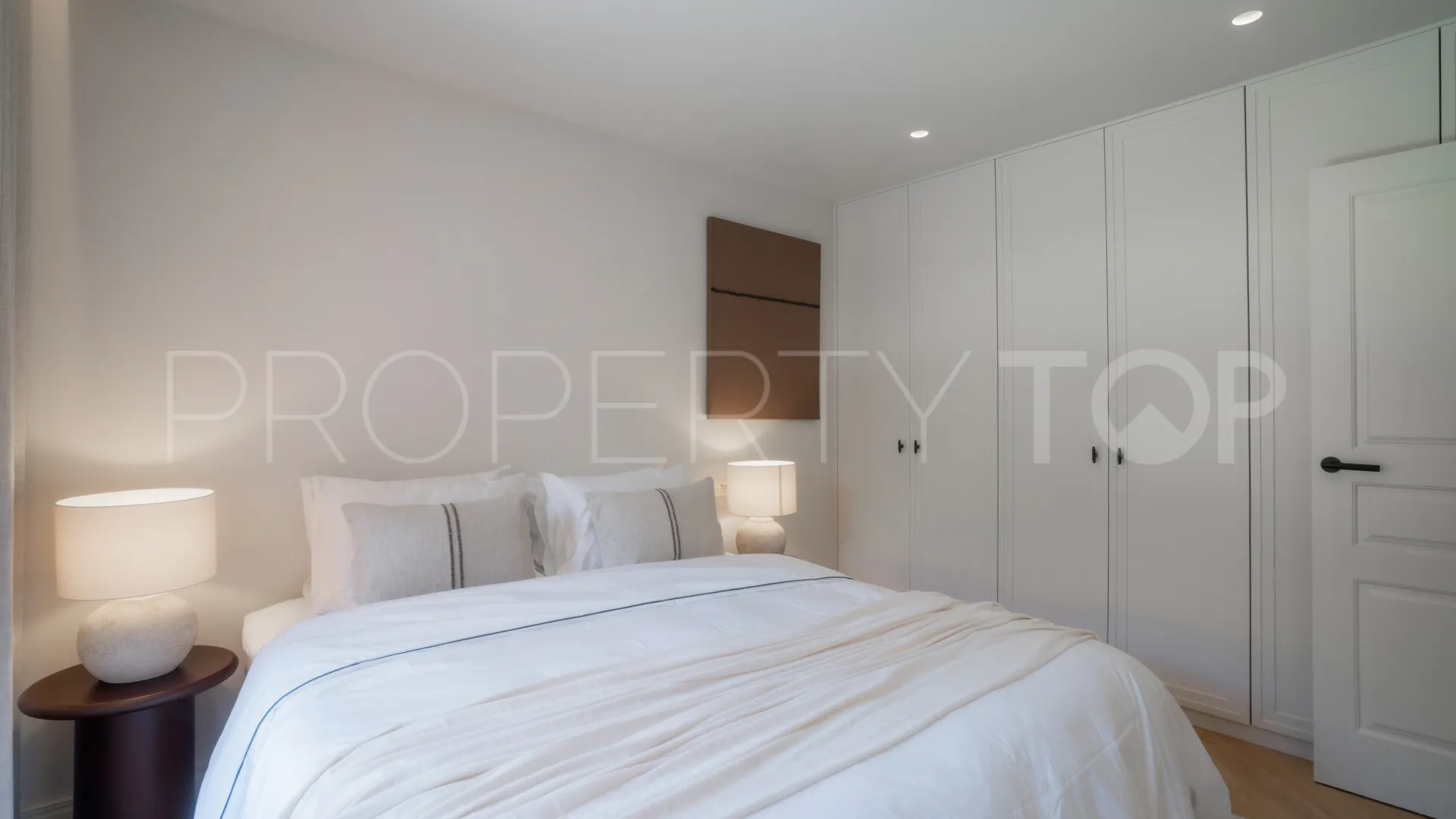 Atico duplex en venta en Nueva Andalucia con 4 dormitorios