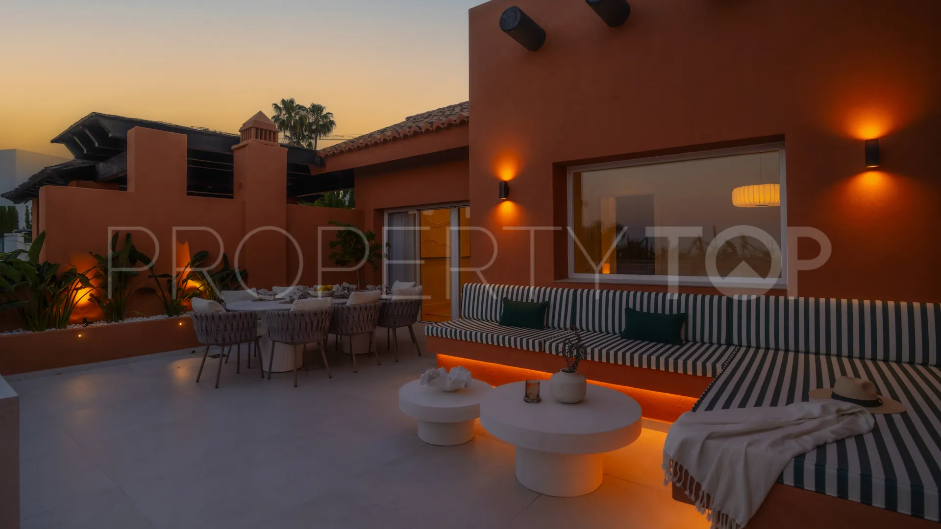 Atico duplex en venta en Nueva Andalucia con 4 dormitorios