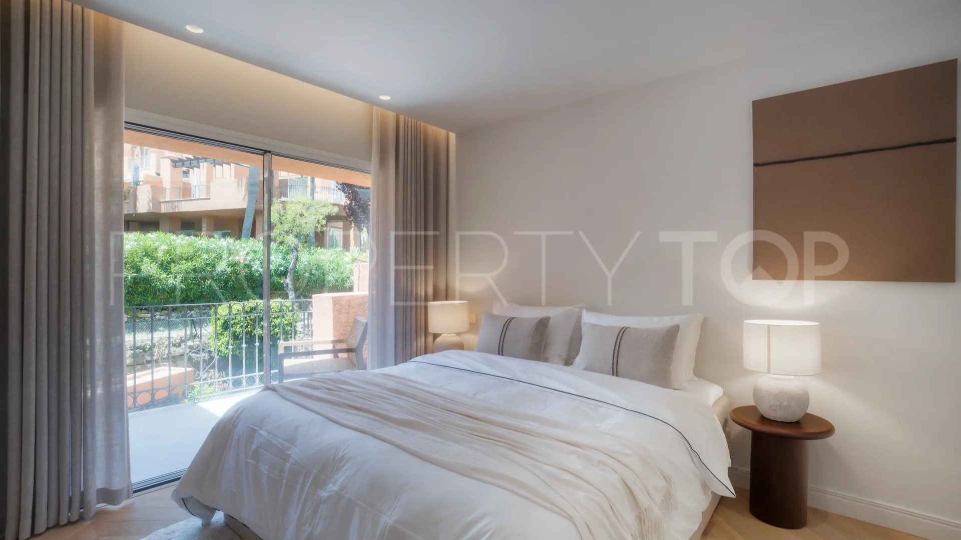 Atico duplex en venta en Nueva Andalucia con 4 dormitorios