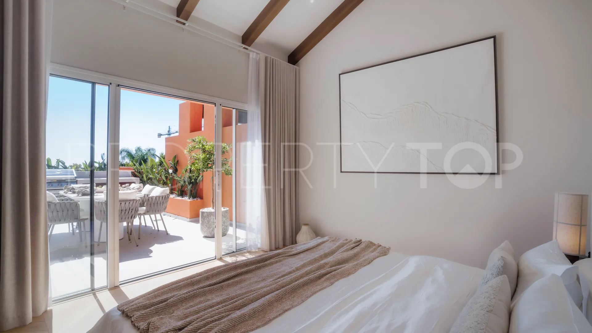 Atico duplex en venta en Nueva Andalucia con 4 dormitorios