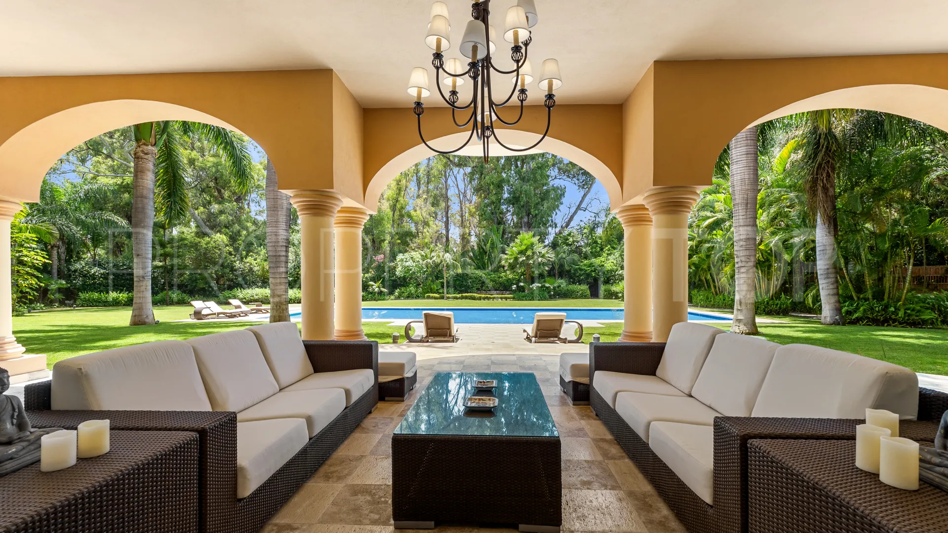 For sale Guadalmina Baja villa with 8 bedrooms