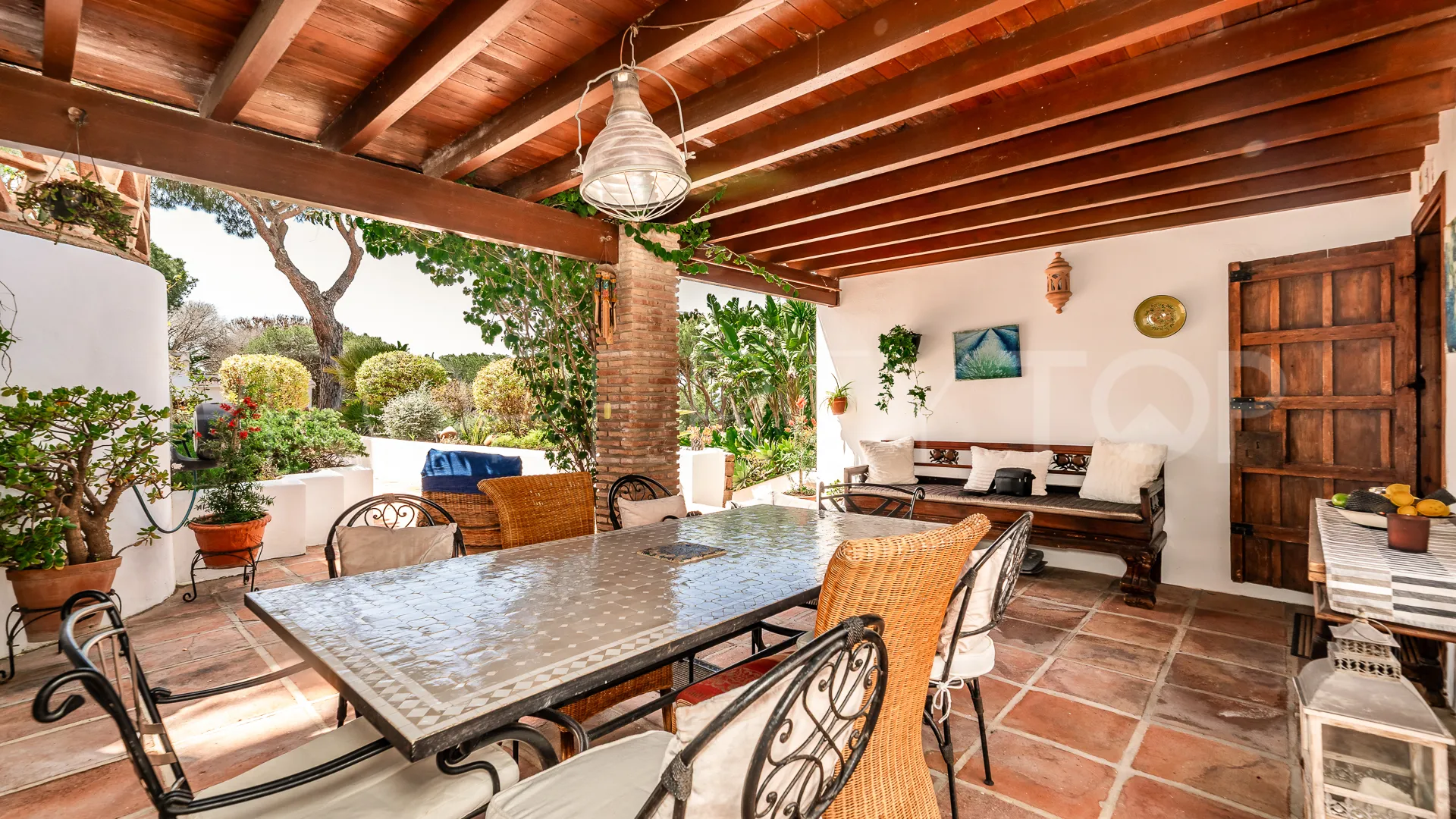 Villa for sale in Elviria with 7 bedrooms