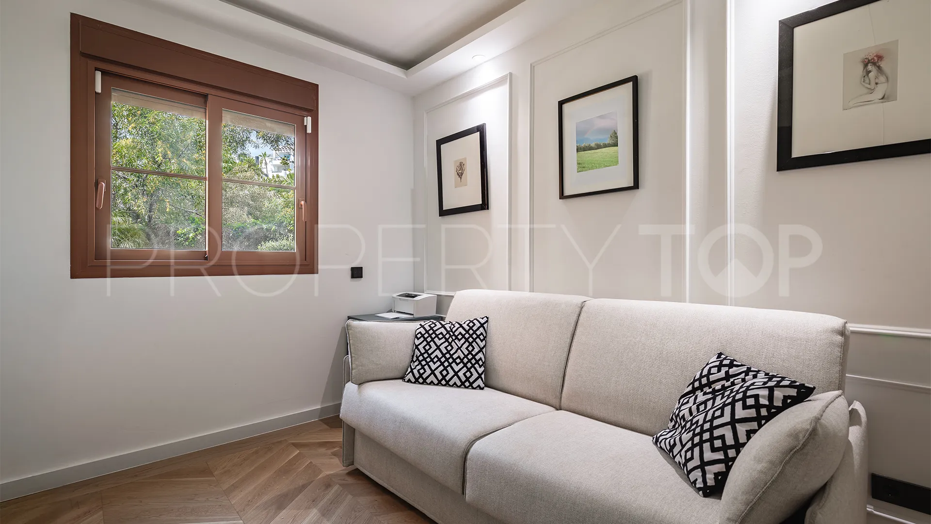 For sale apartment in Benahavis