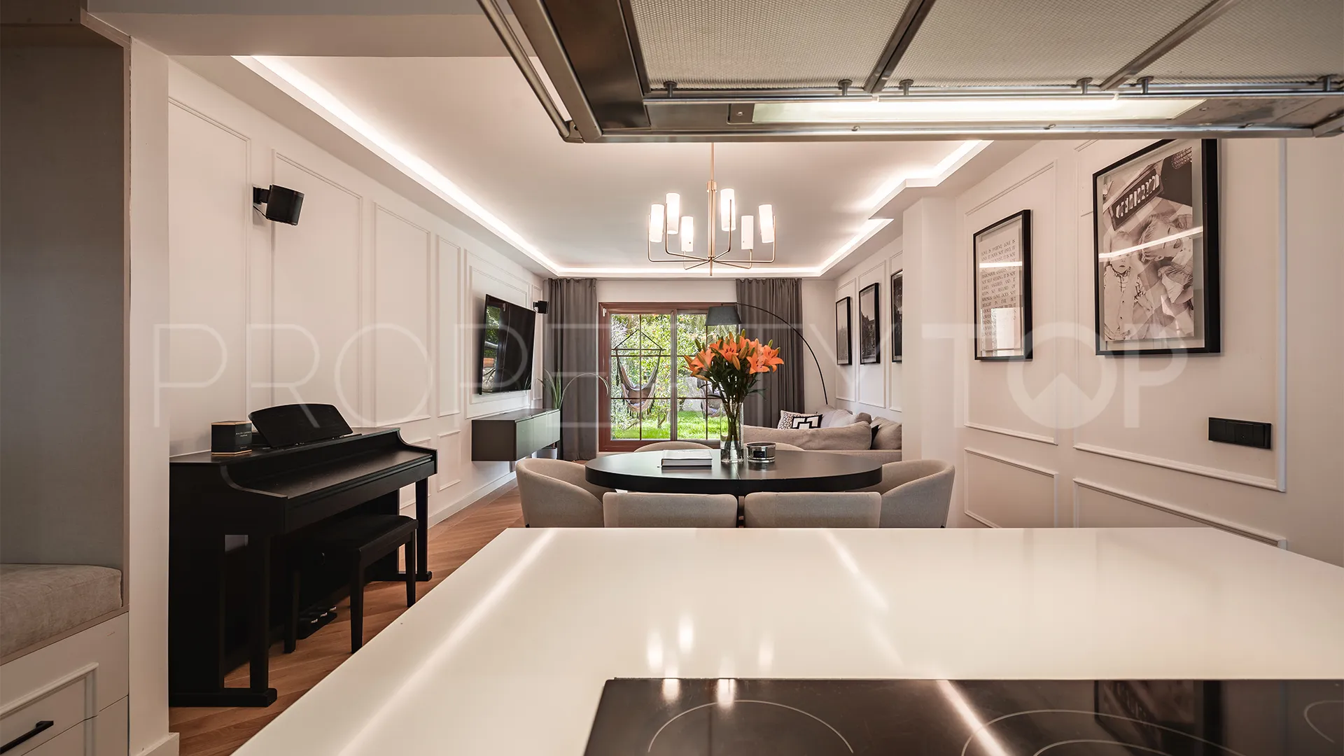 For sale apartment in Benahavis