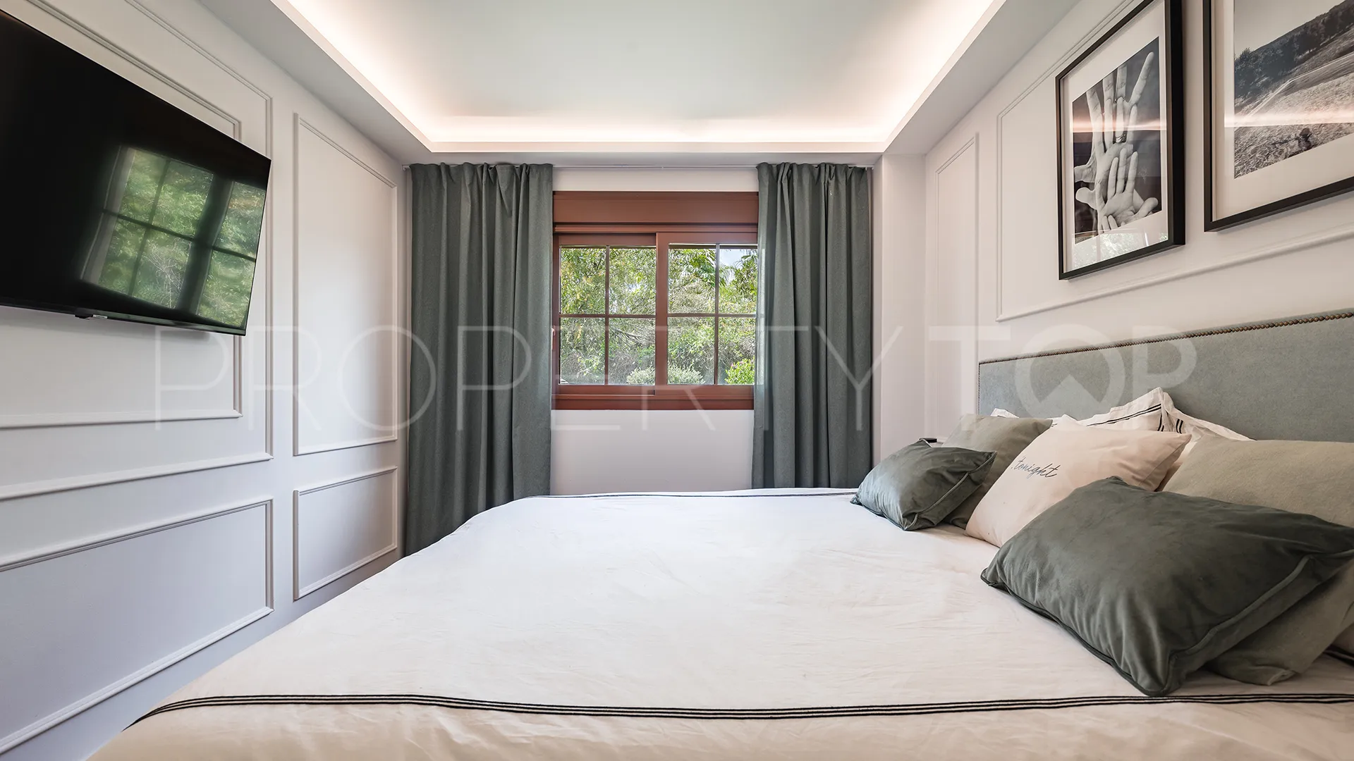 For sale apartment in Benahavis