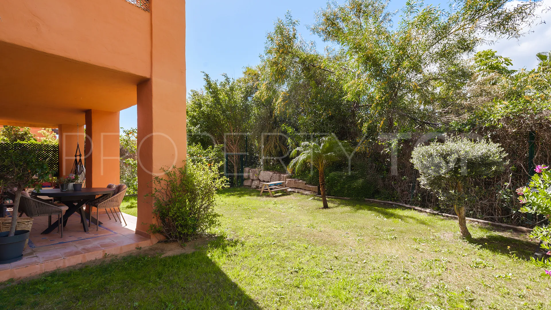 For sale apartment in Benahavis