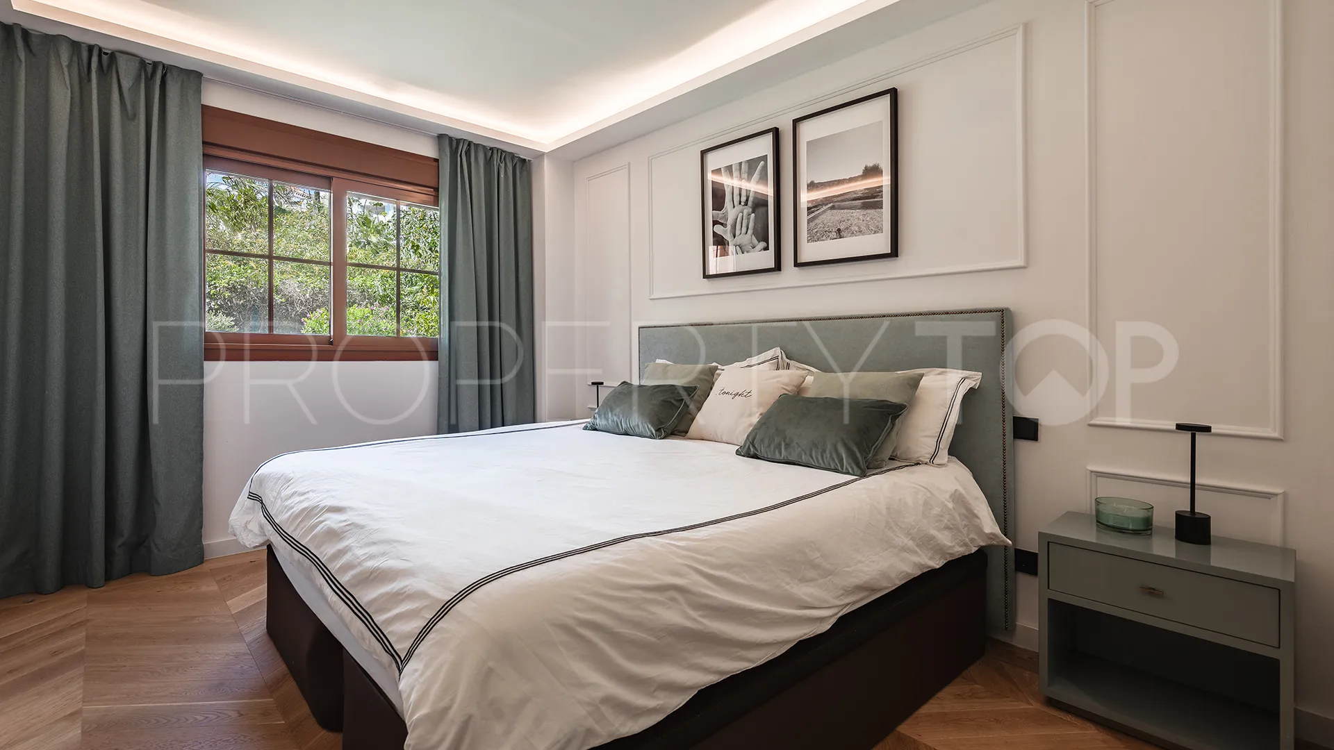 For sale apartment in Benahavis