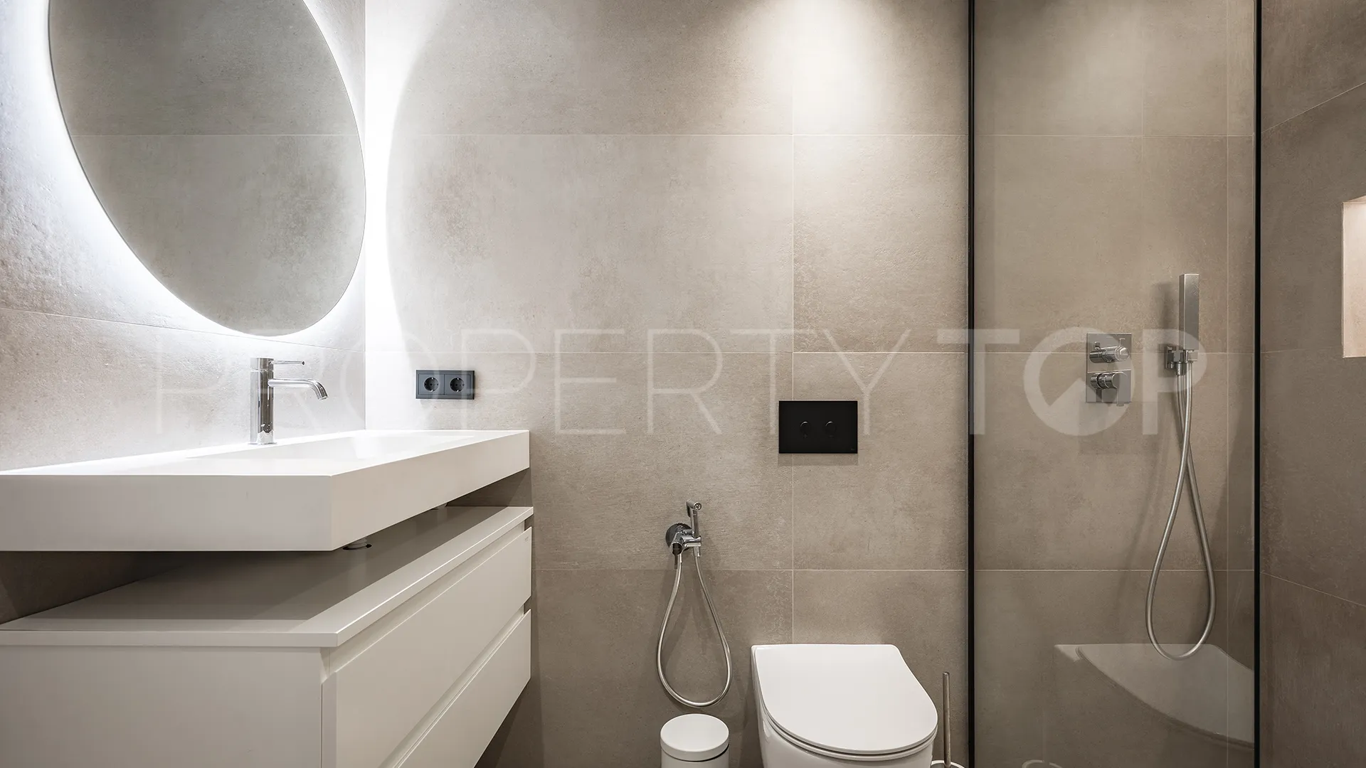 For sale apartment in Benahavis