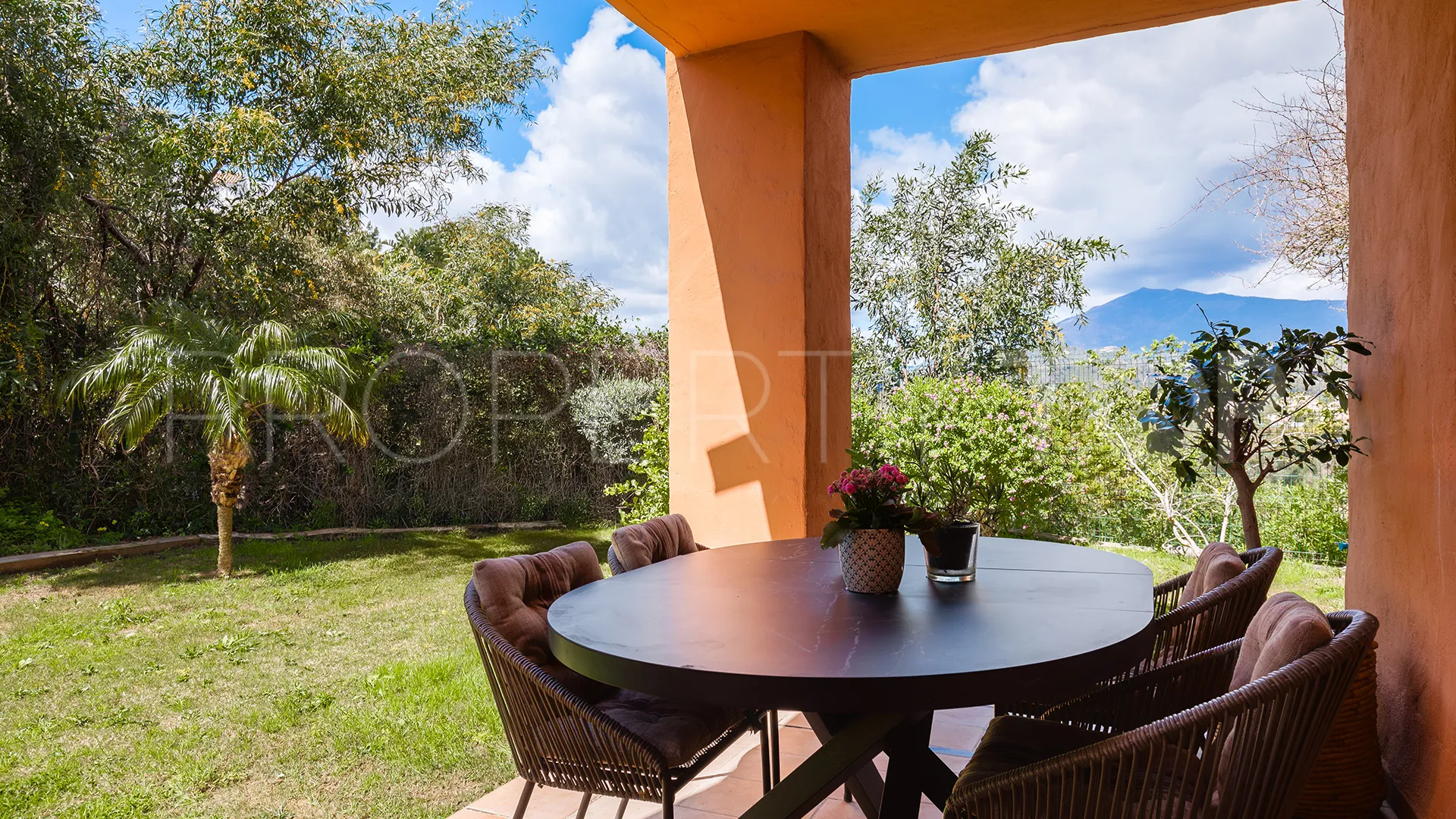 For sale apartment in Benahavis