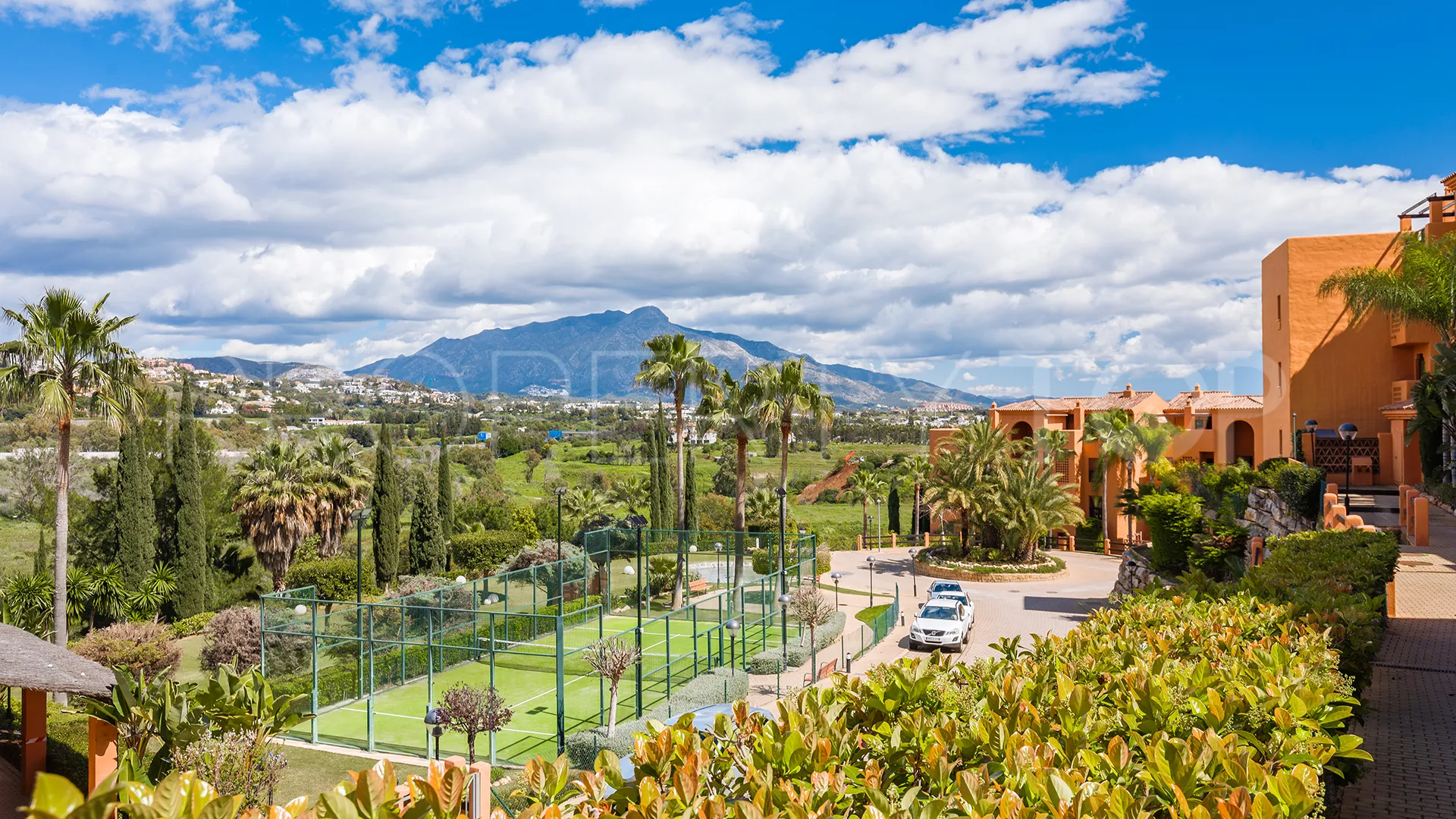 For sale apartment in Benahavis