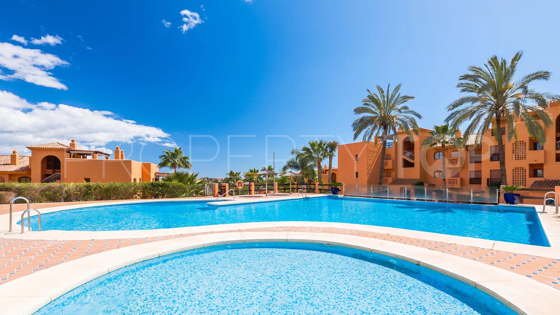 For sale apartment in Benahavis