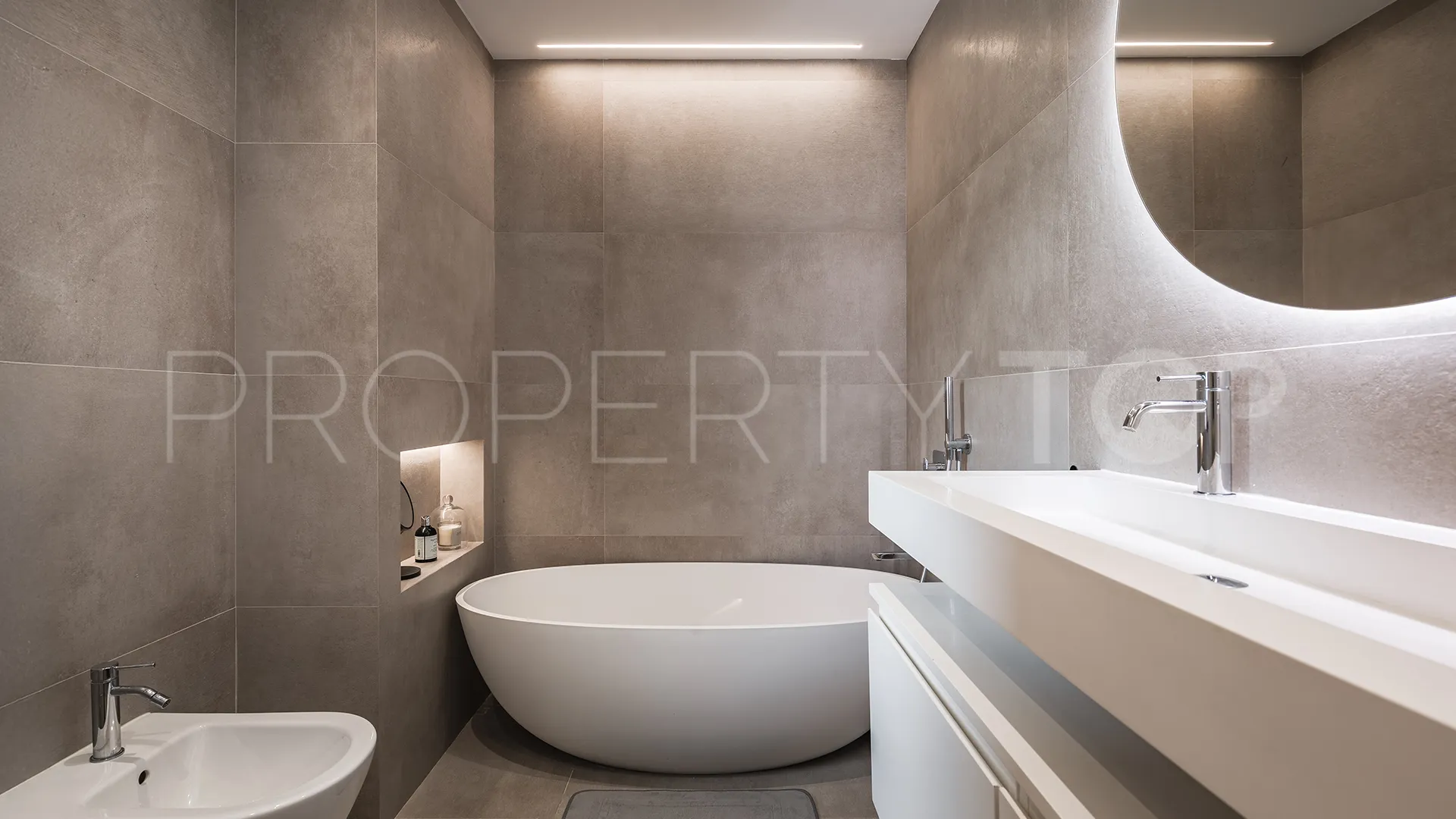 For sale apartment in Benahavis