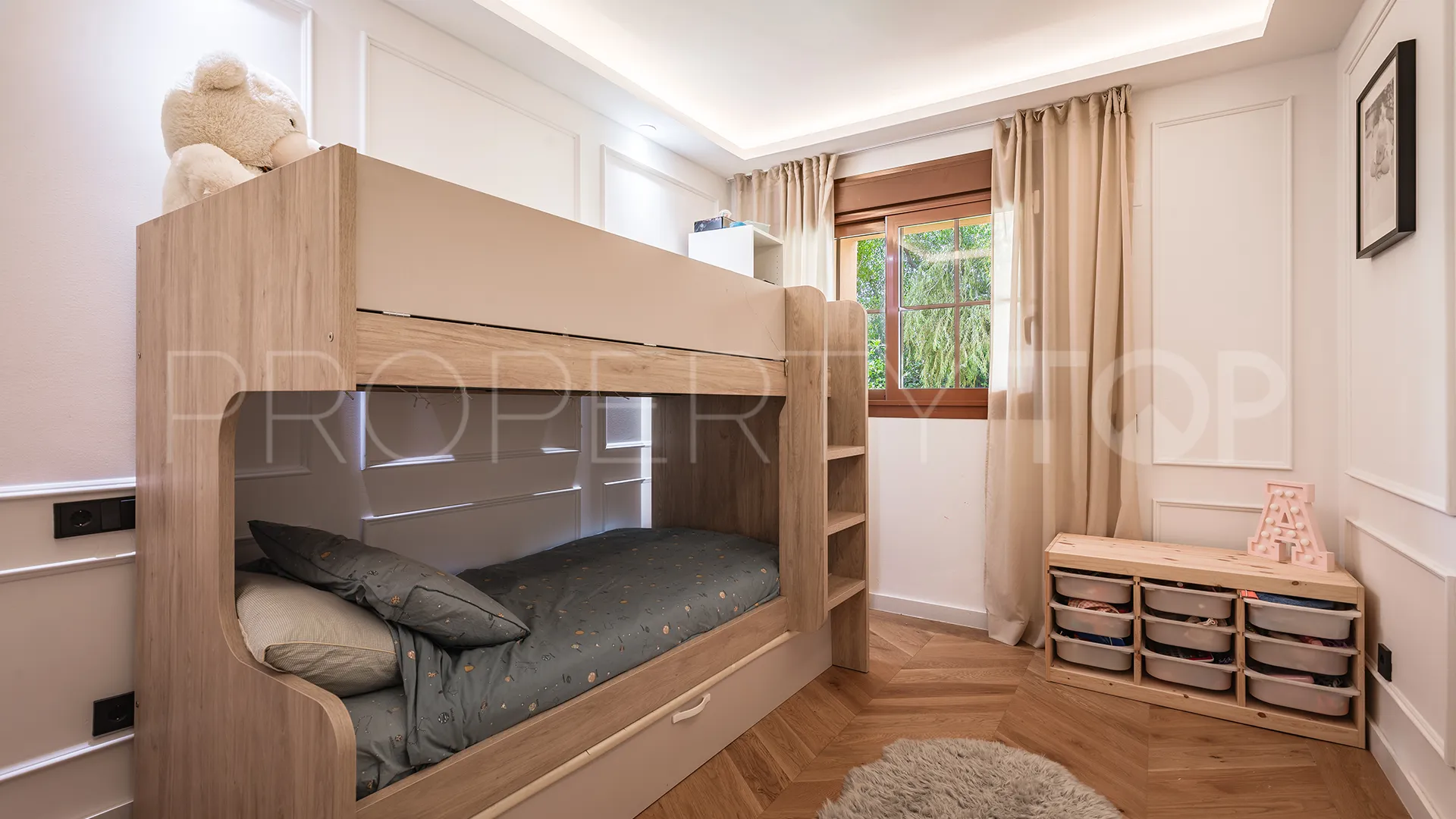 For sale apartment in Benahavis