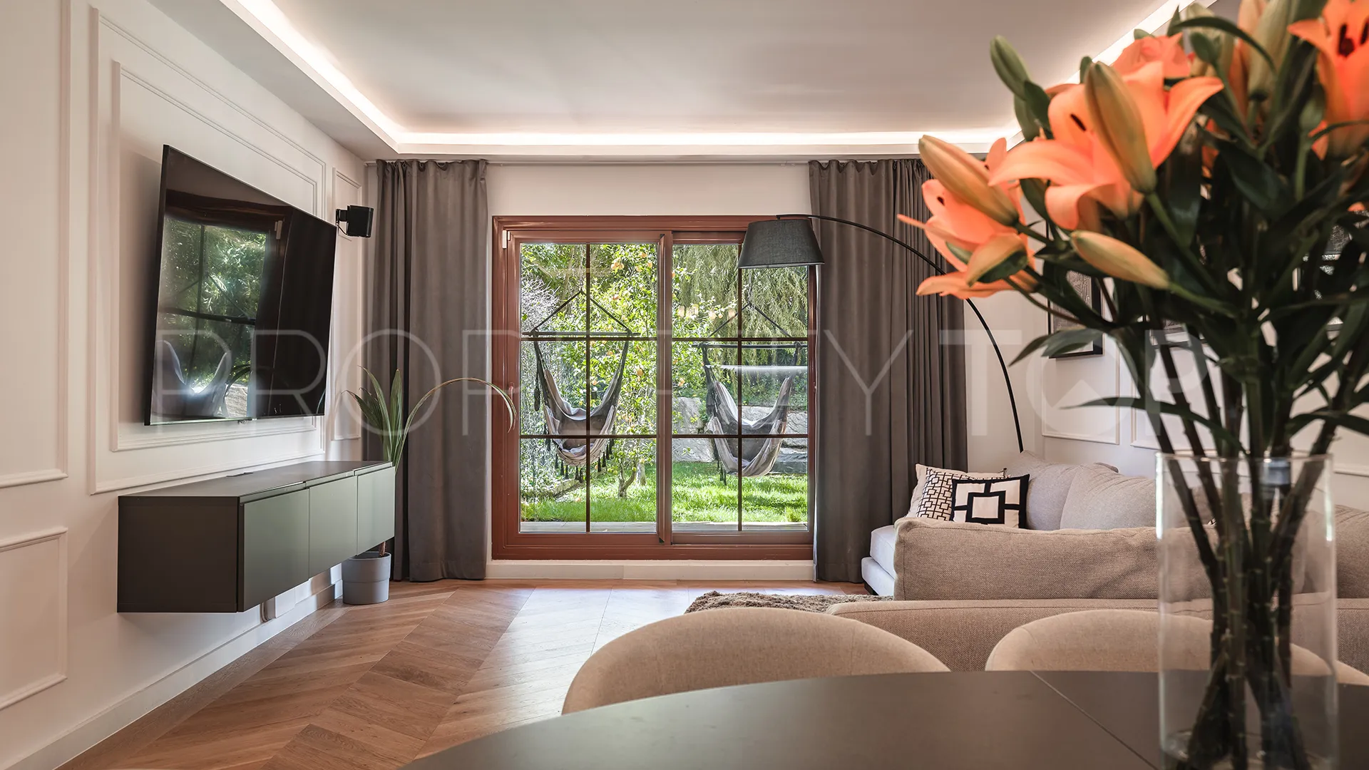 For sale apartment in Benahavis