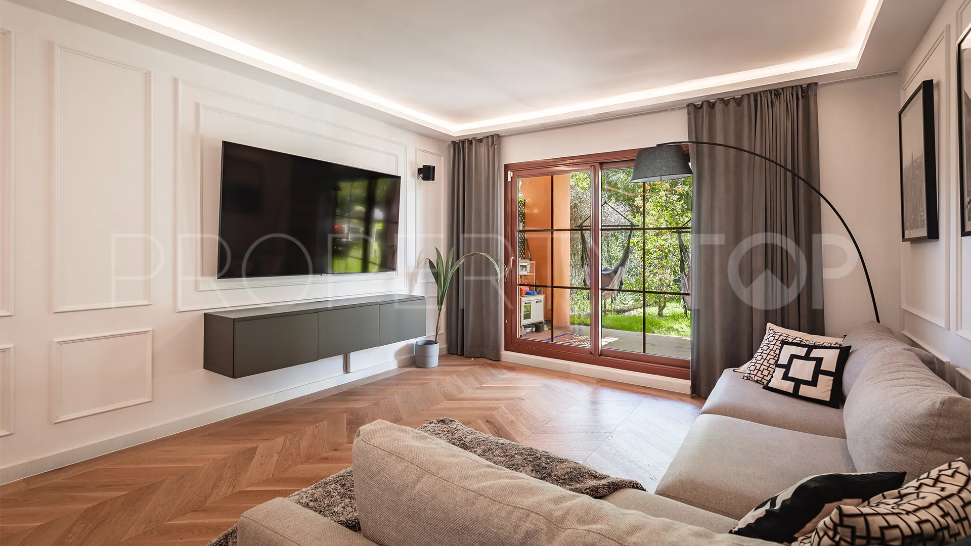 For sale apartment in Benahavis