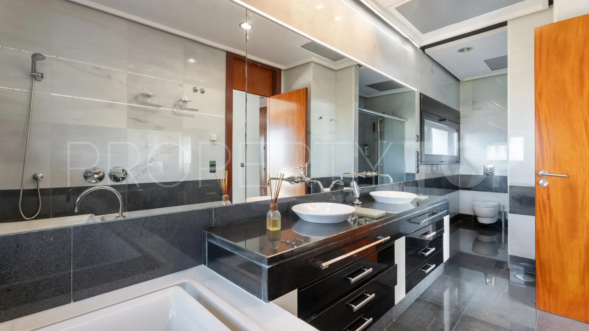 For sale villa in Los Altos de los Monteros