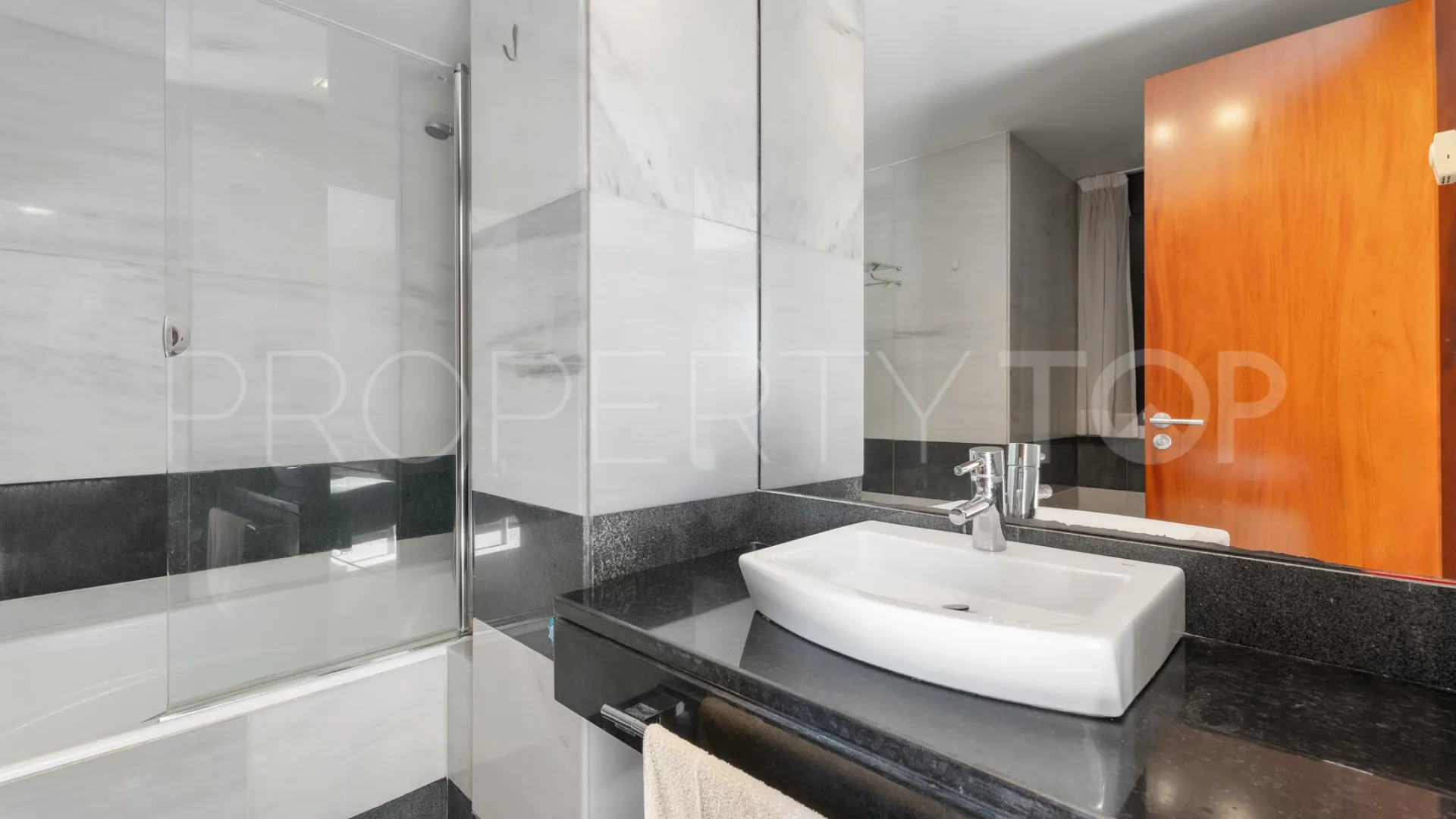 For sale villa in Los Altos de los Monteros