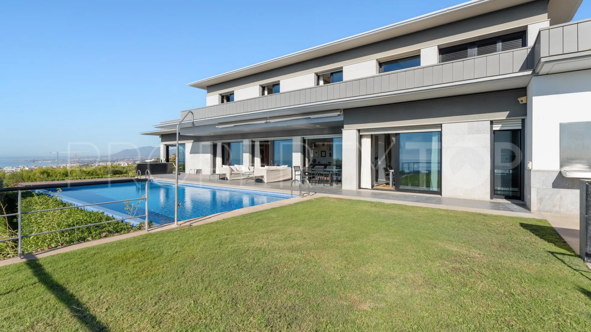For sale villa in Los Altos de los Monteros